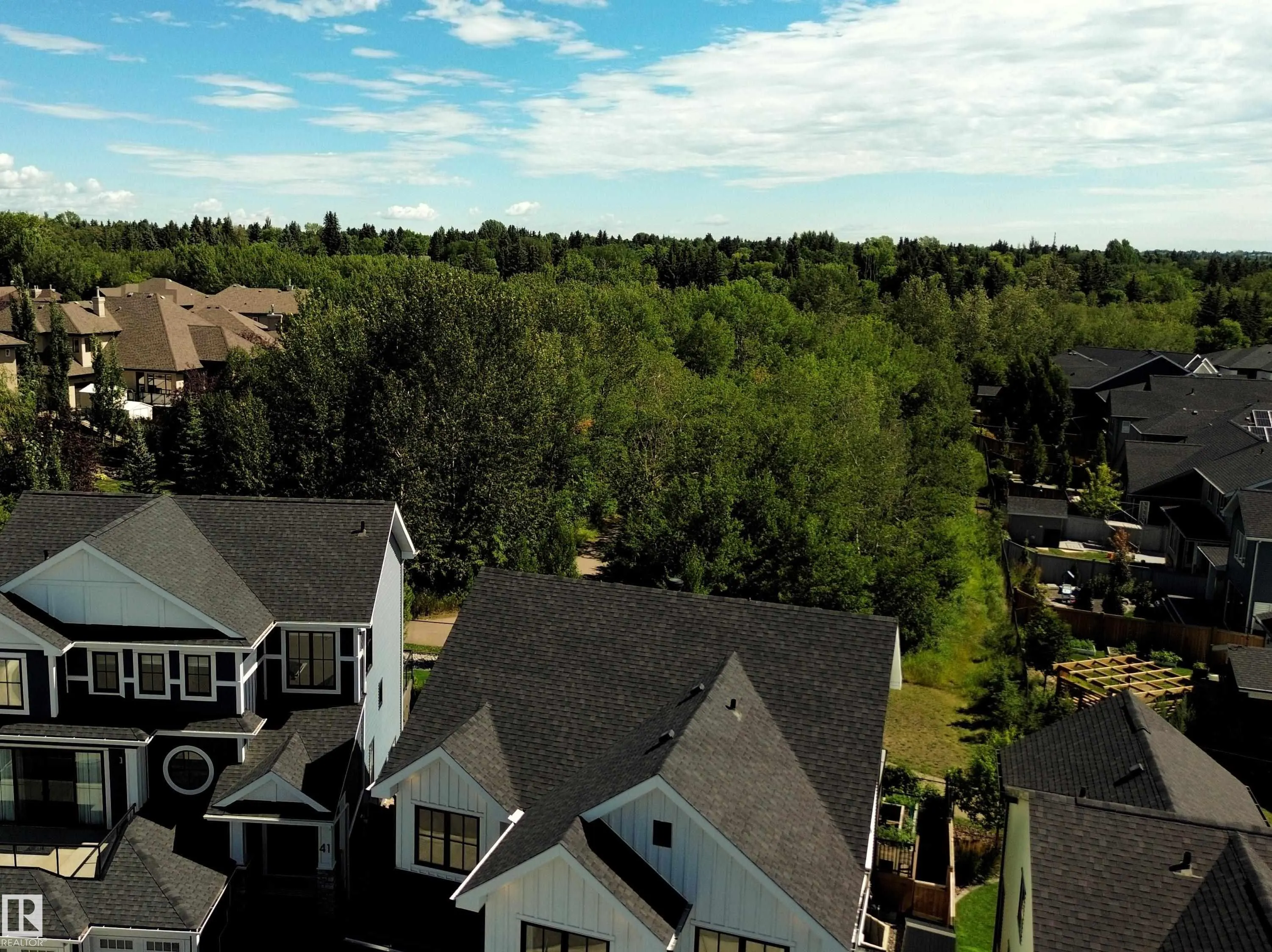 40 LADEROUTE Place