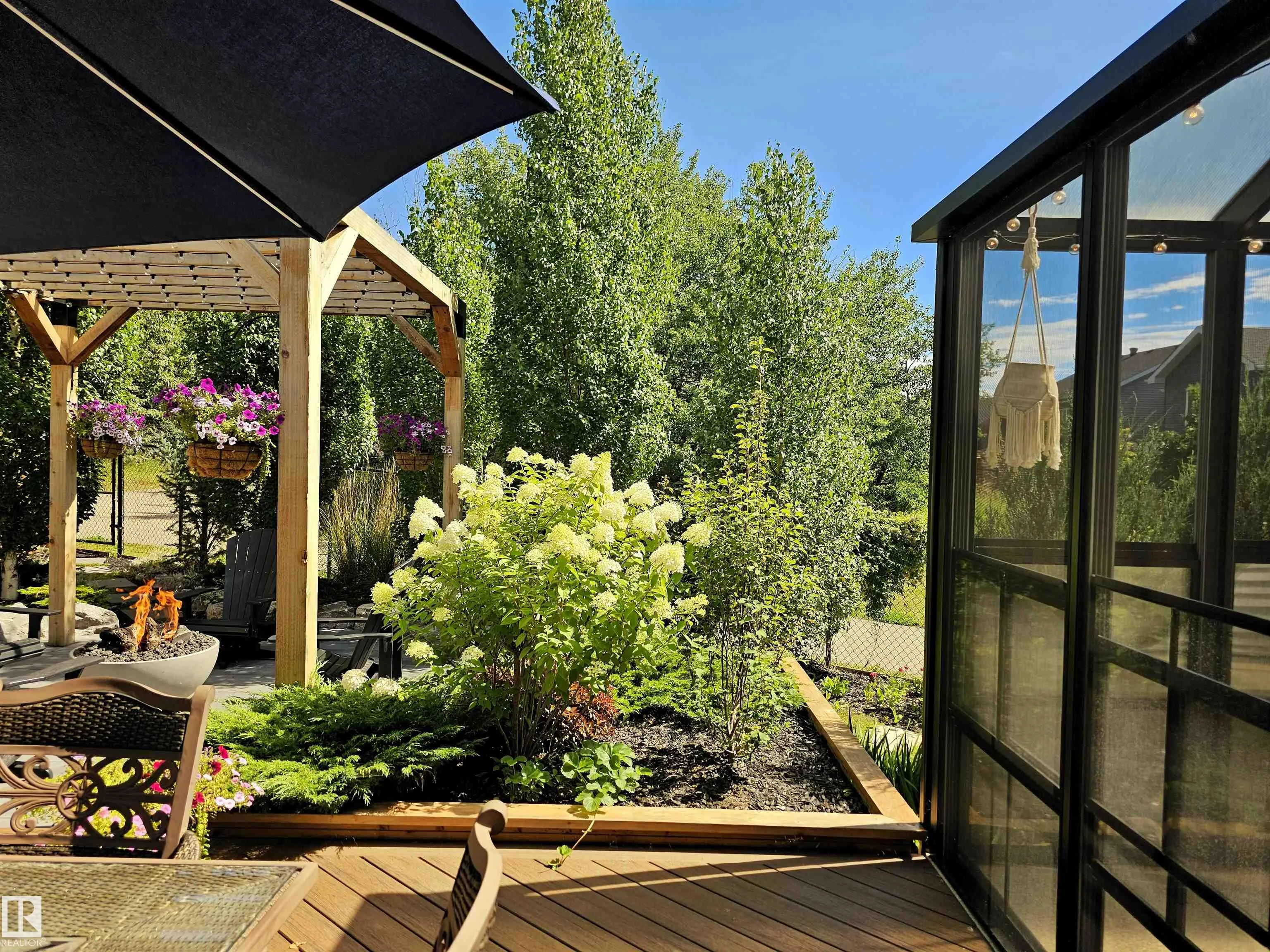 40 LADEROUTE Place