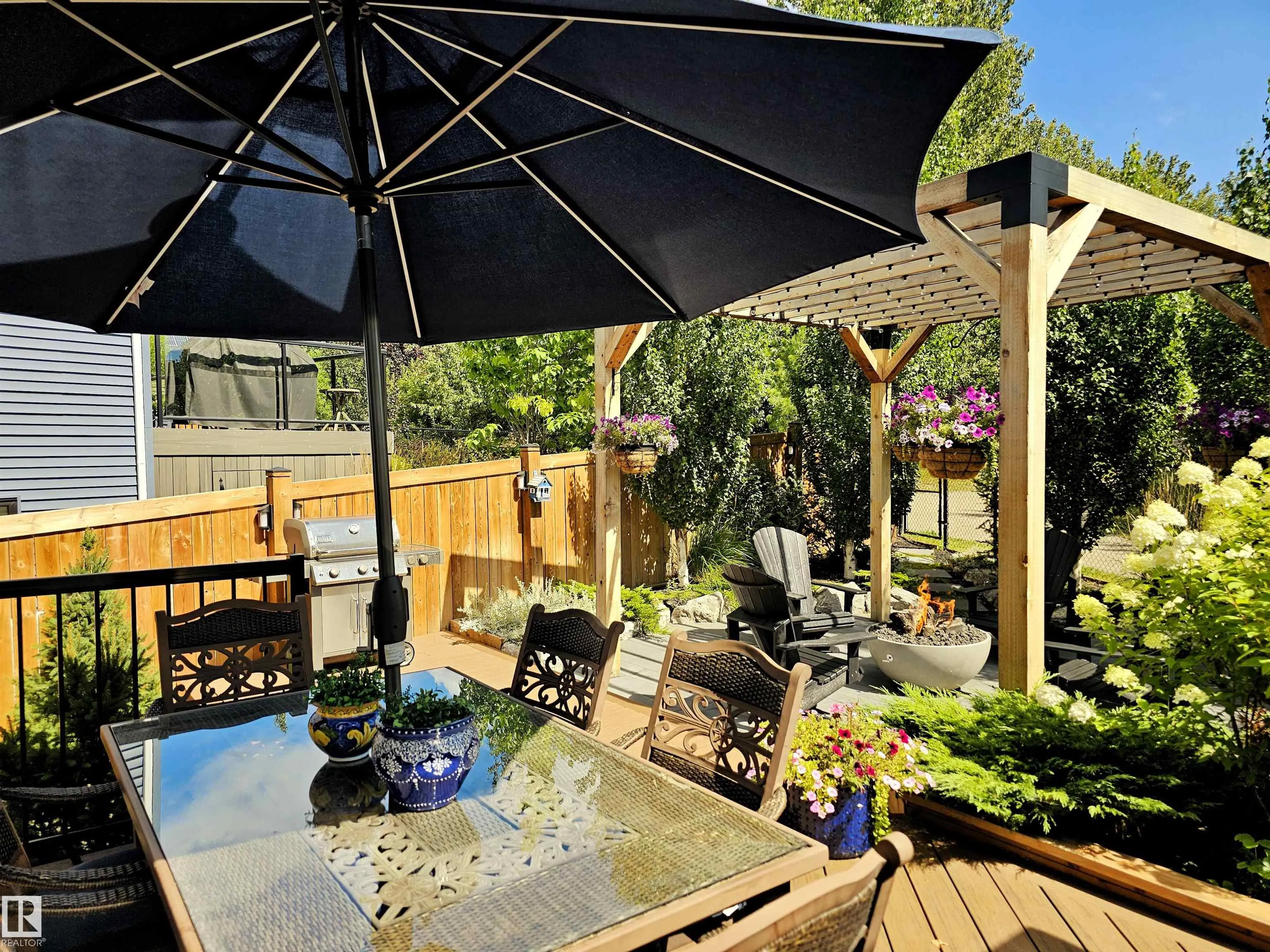 40 LADEROUTE Place
