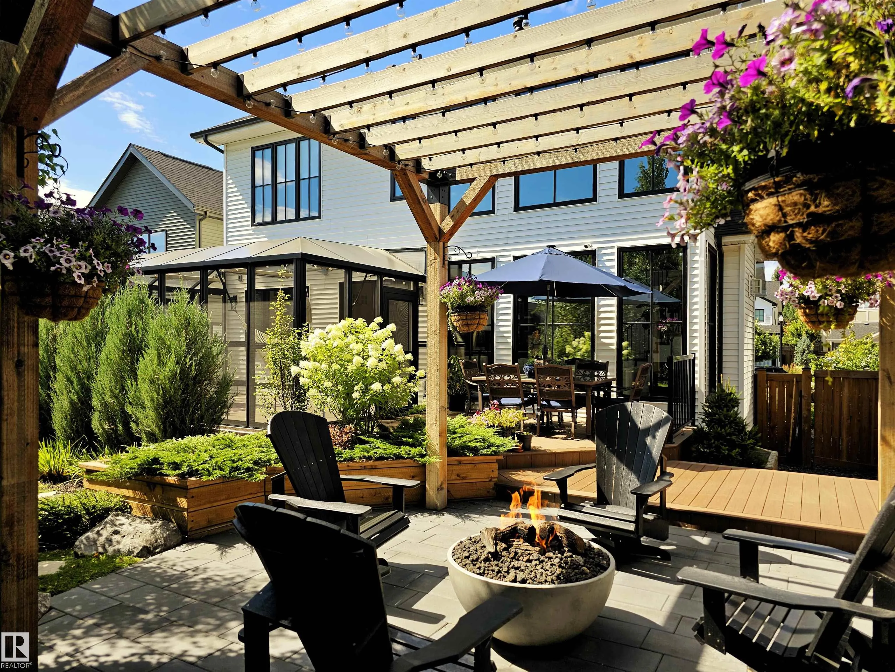 40 LADEROUTE Place