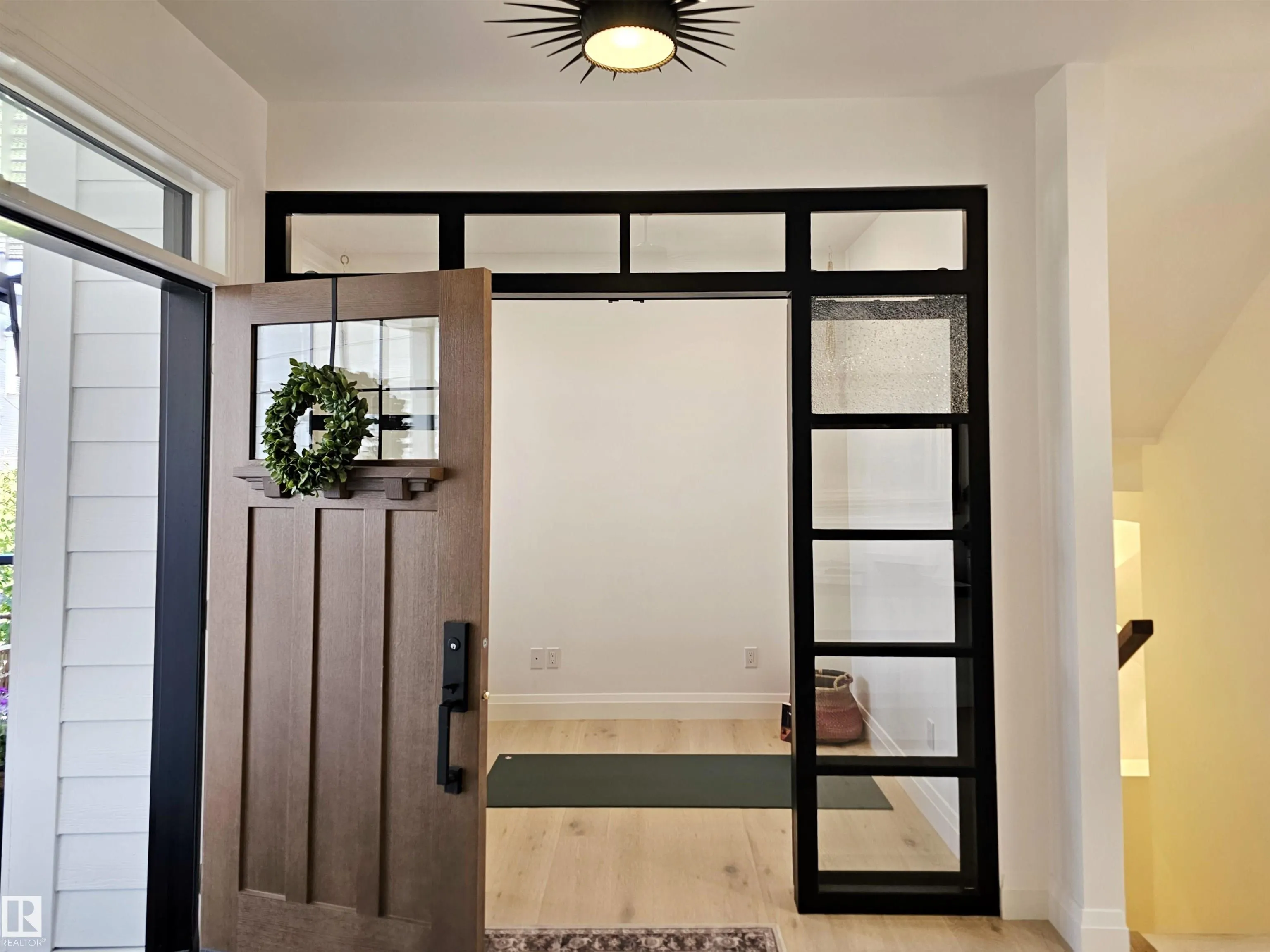 40 LADEROUTE Place