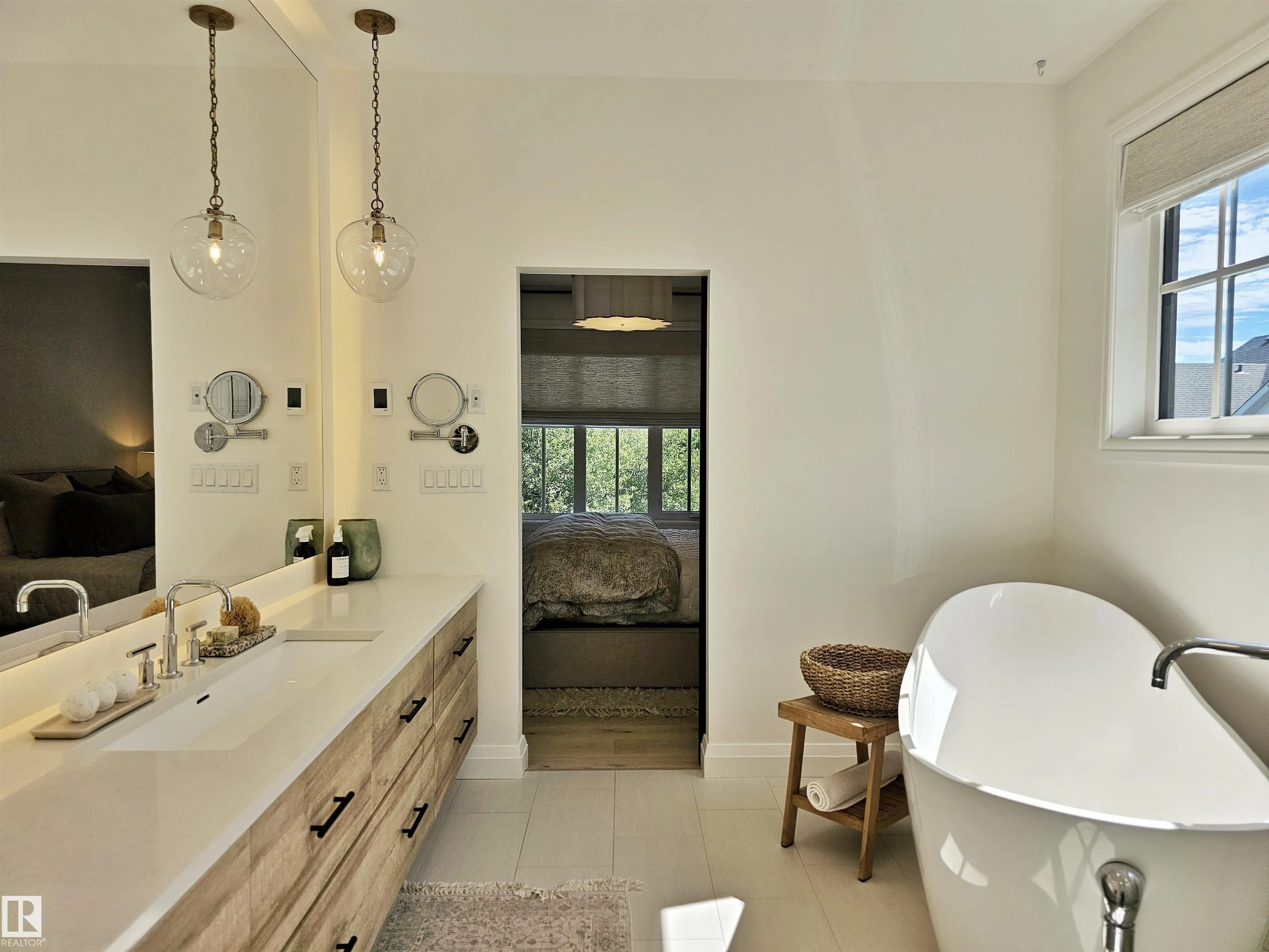 40 LADEROUTE Place