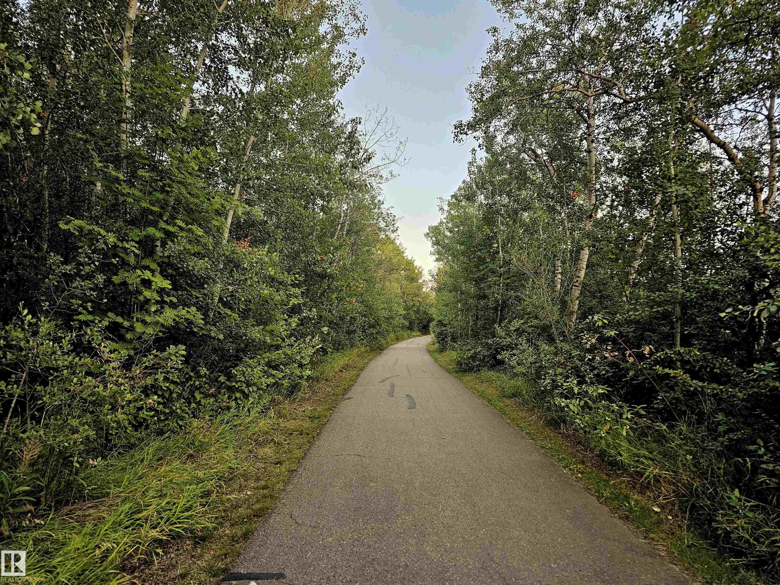 40 LADEROUTE Place