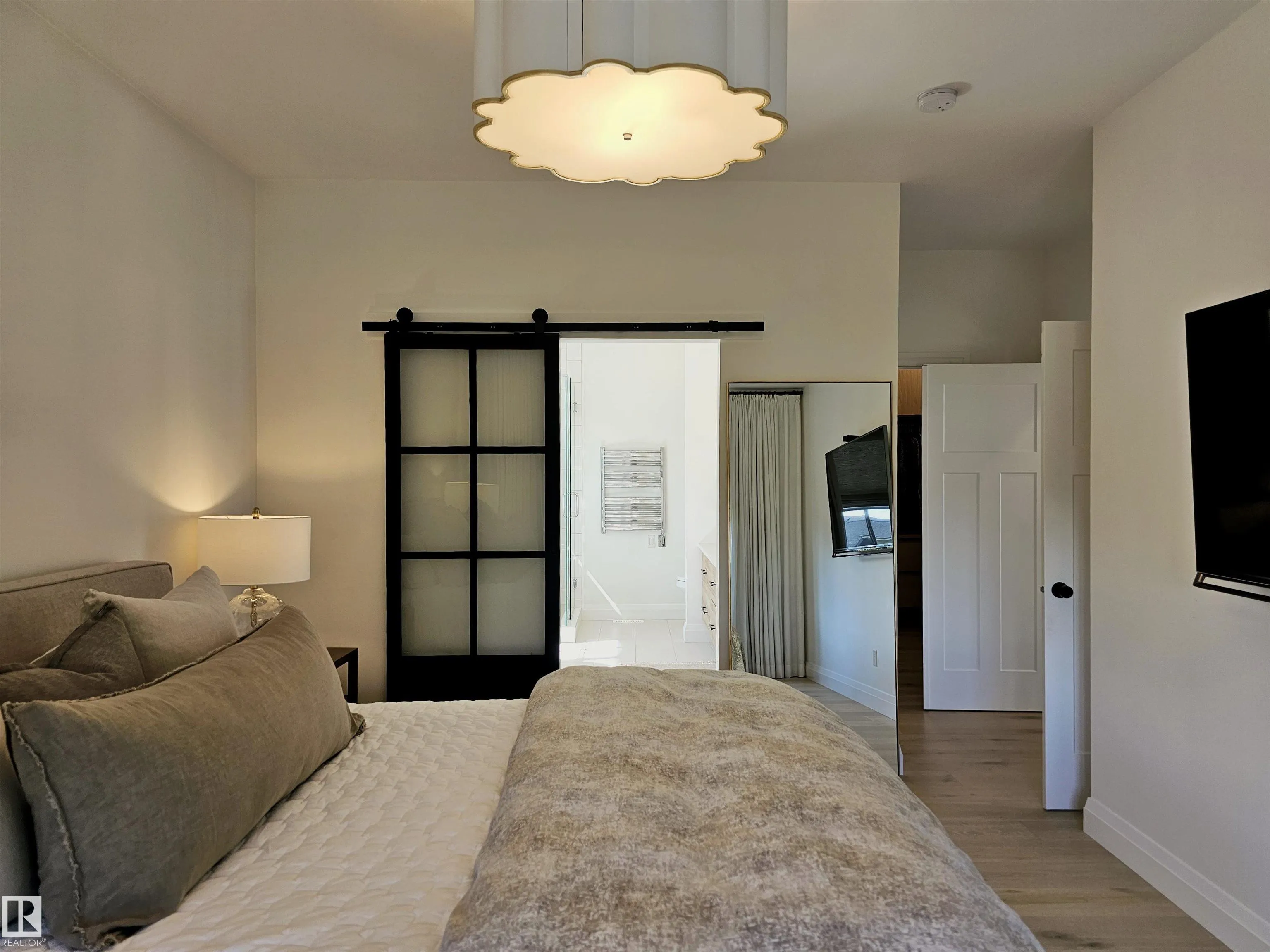 40 LADEROUTE Place