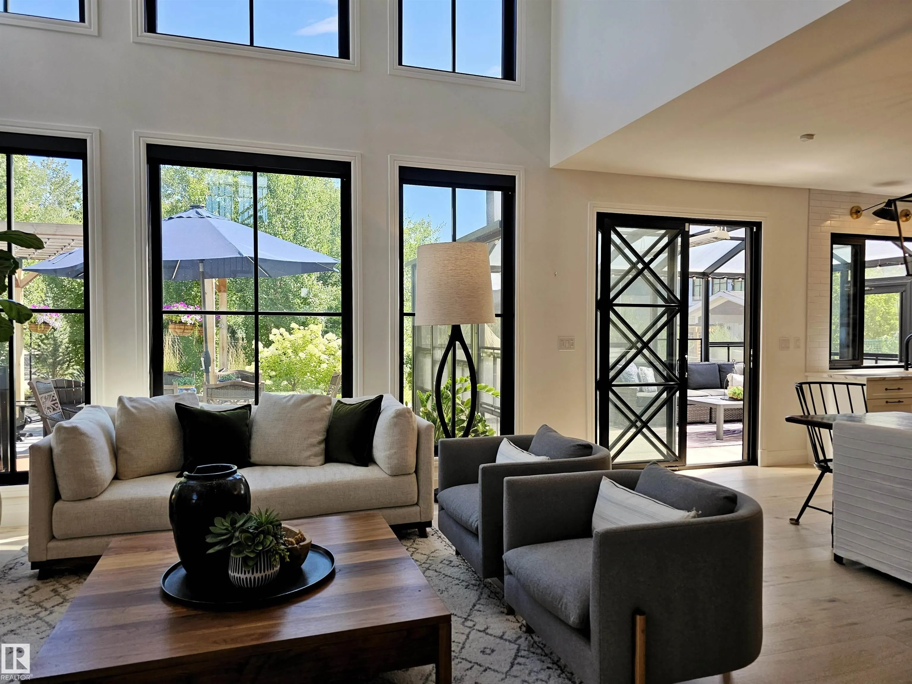 40 LADEROUTE Place