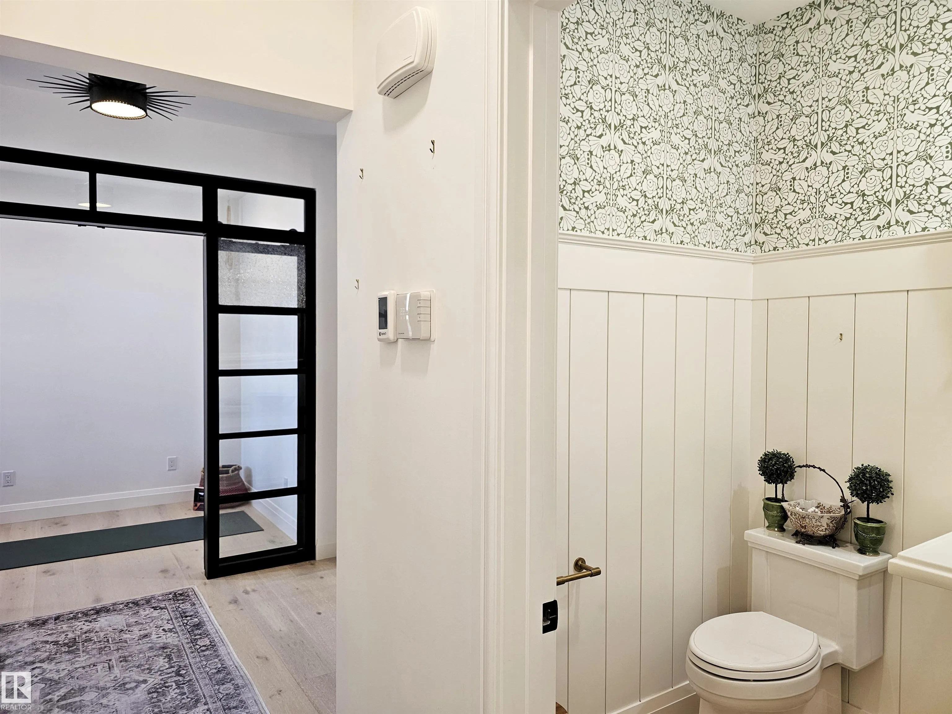 40 LADEROUTE Place