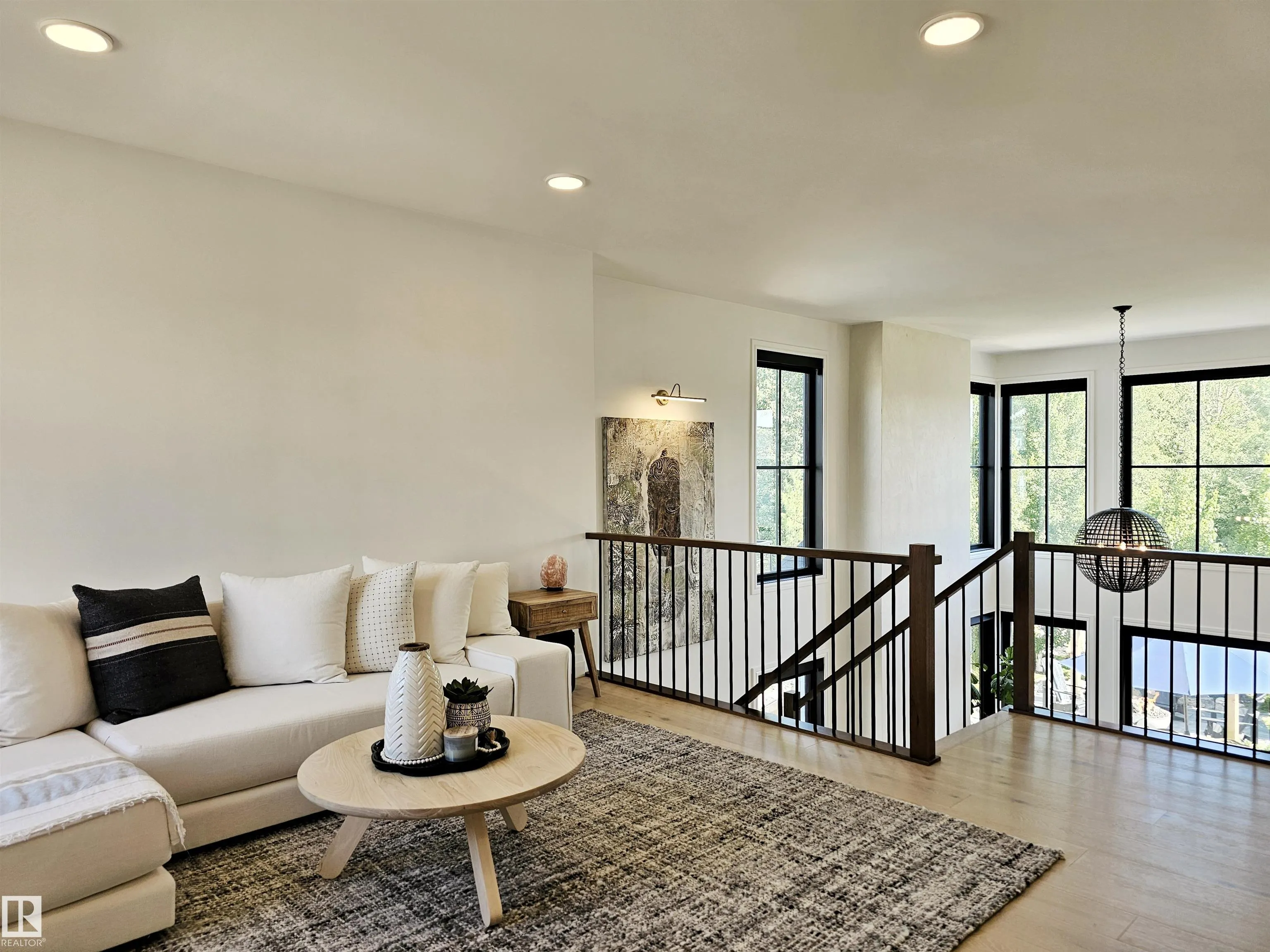 40 LADEROUTE Place