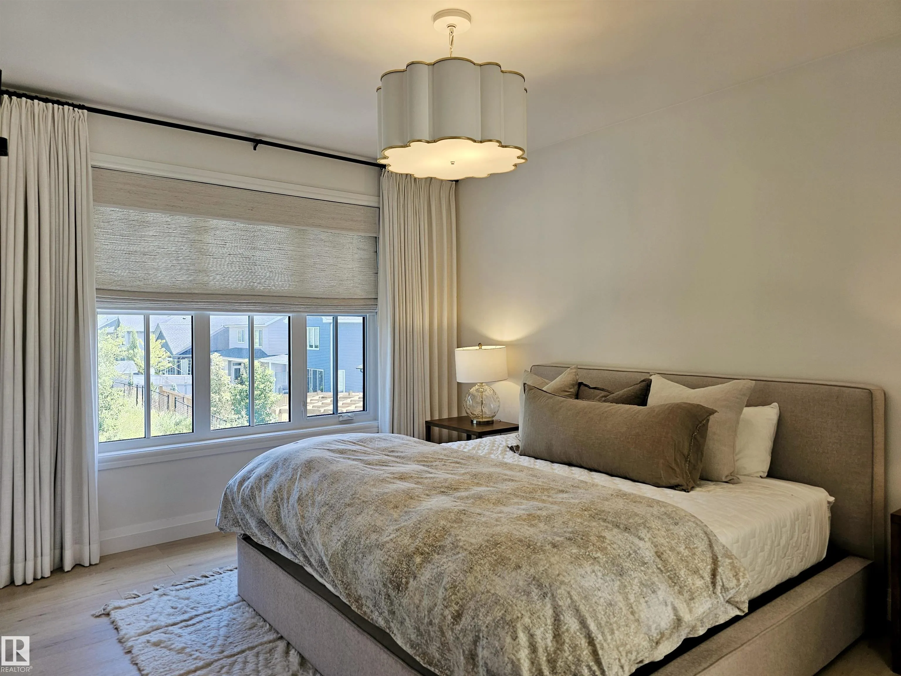 40 LADEROUTE Place
