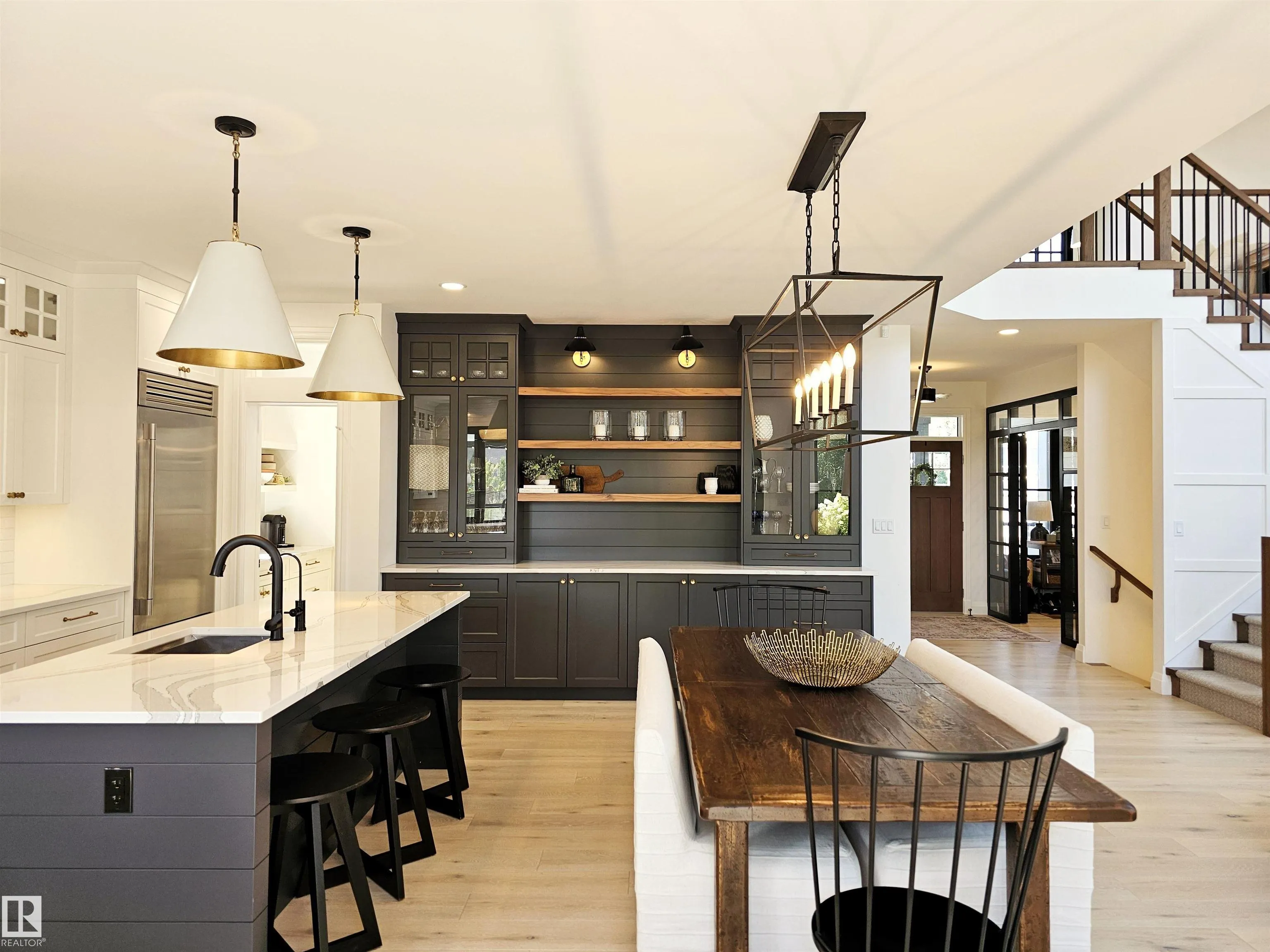 40 LADEROUTE Place