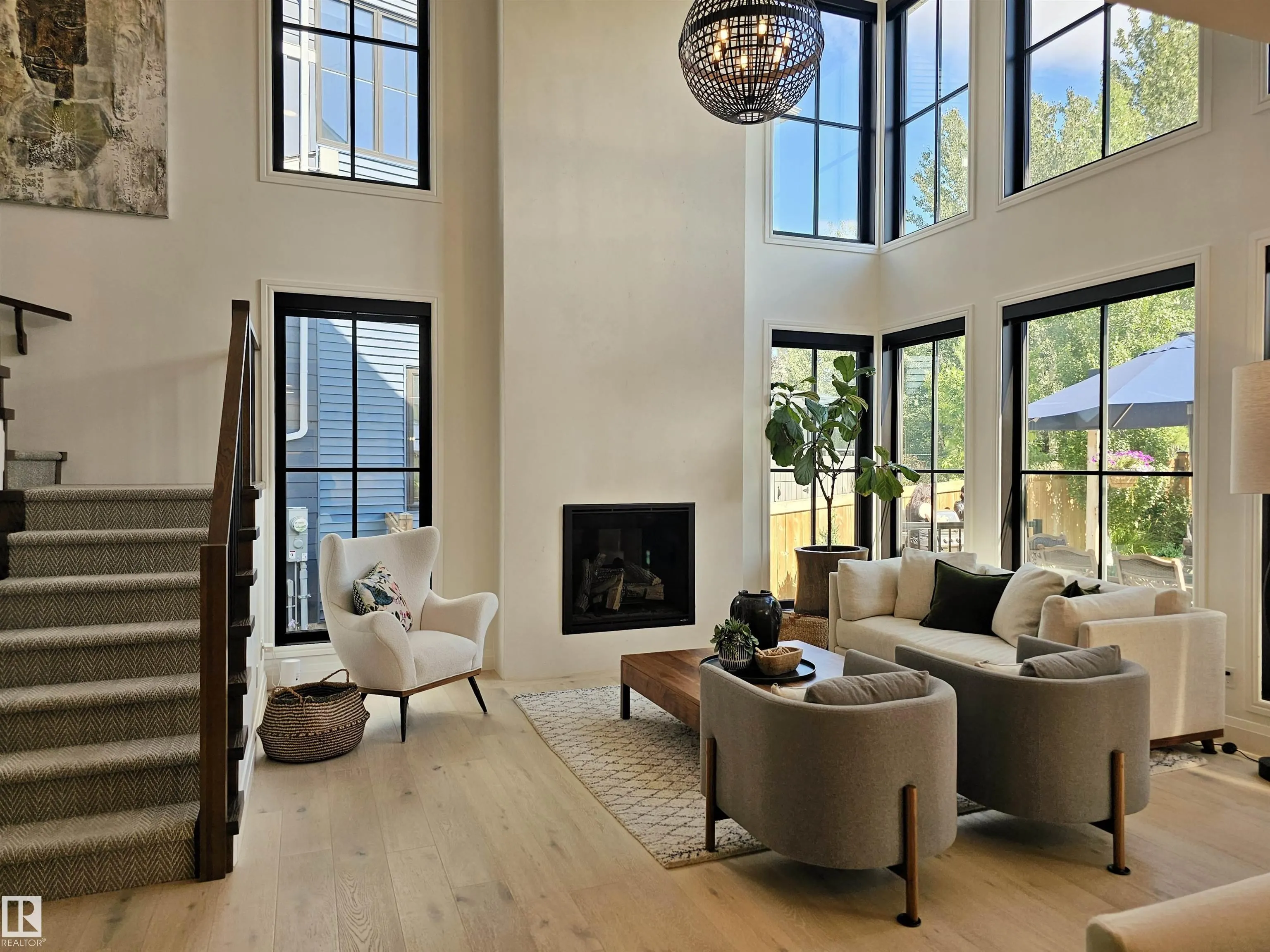 40 LADEROUTE Place