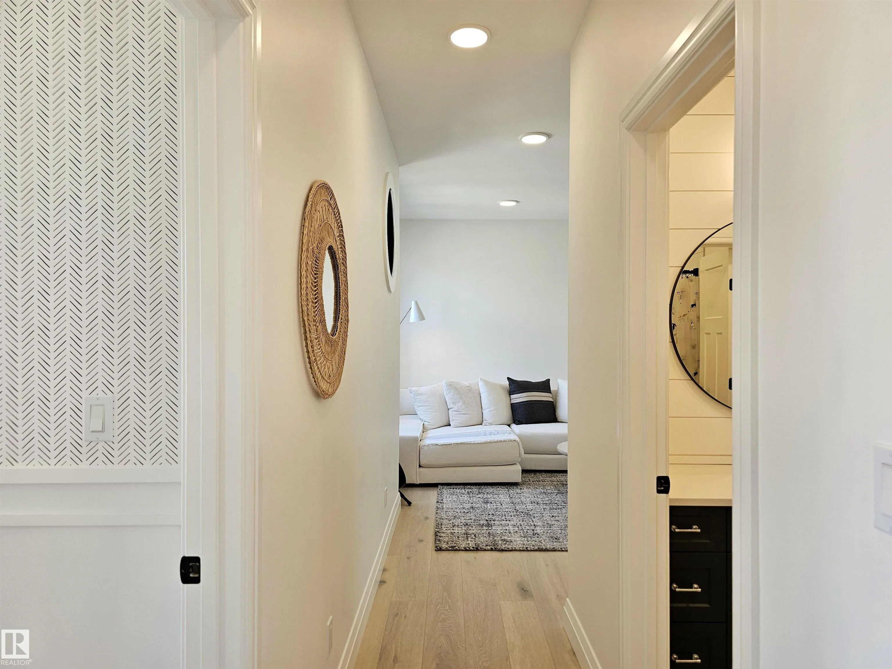 40 LADEROUTE Place