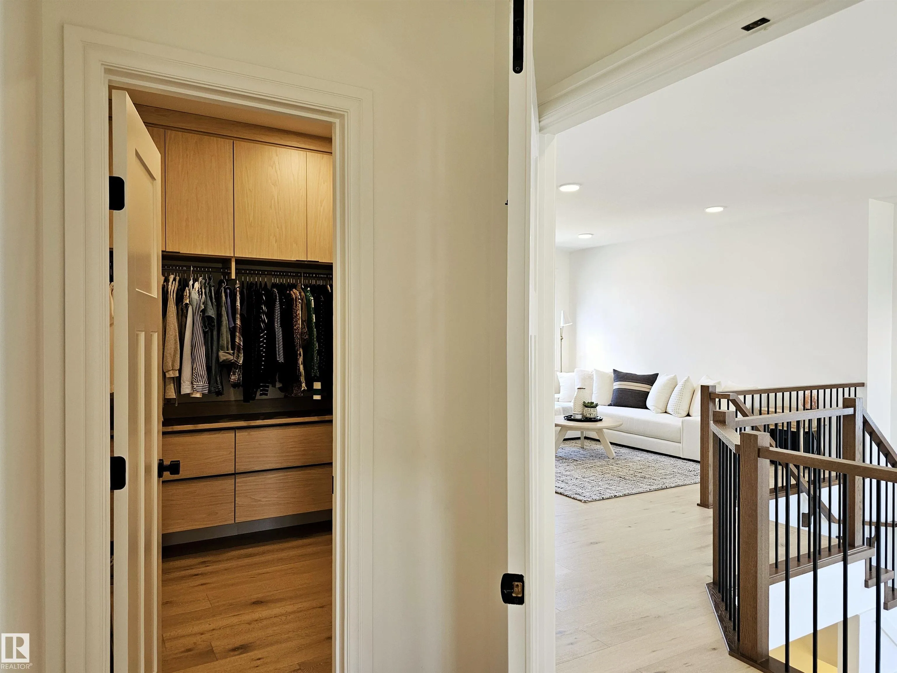 40 LADEROUTE Place