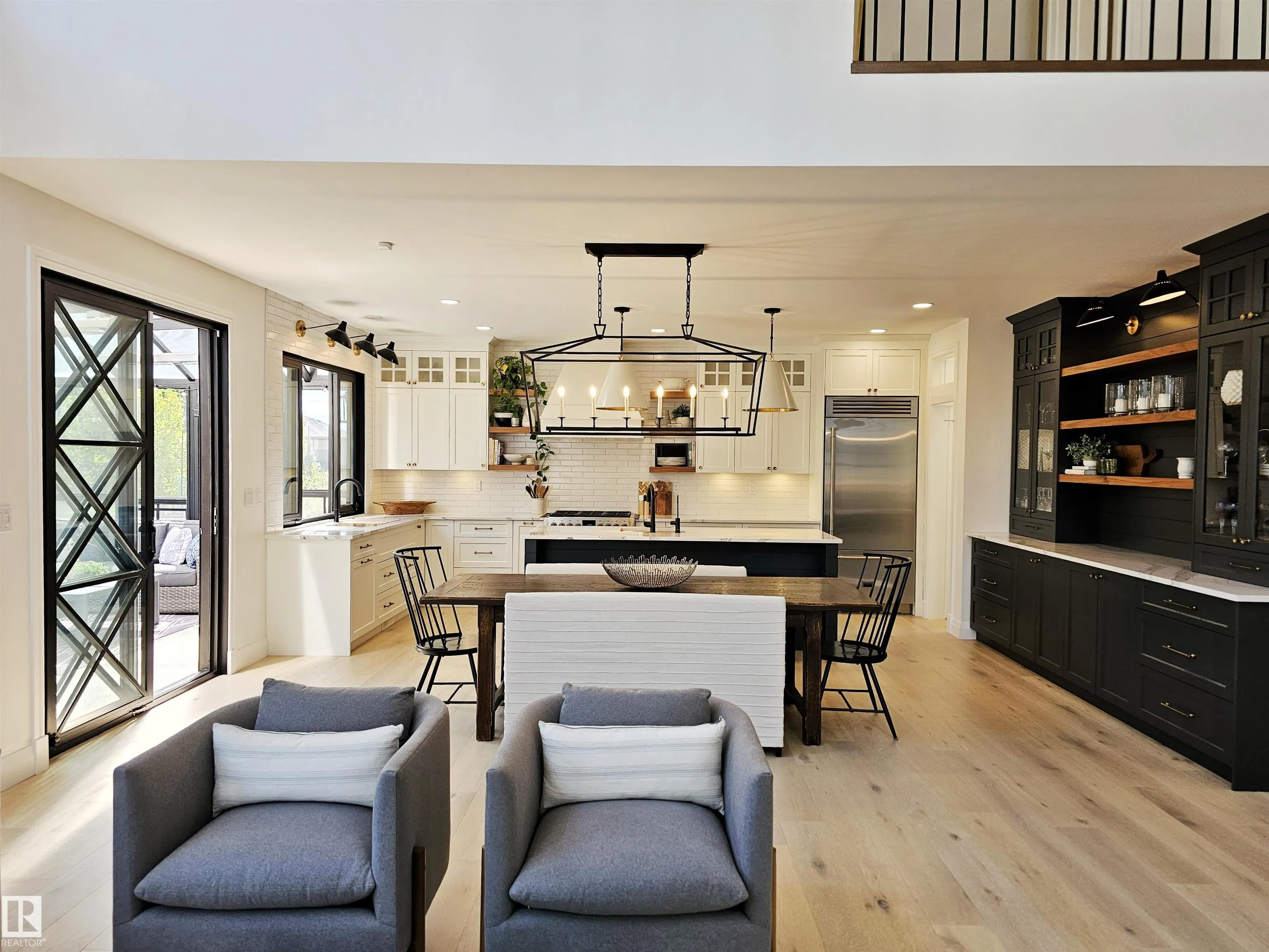 40 LADEROUTE Place