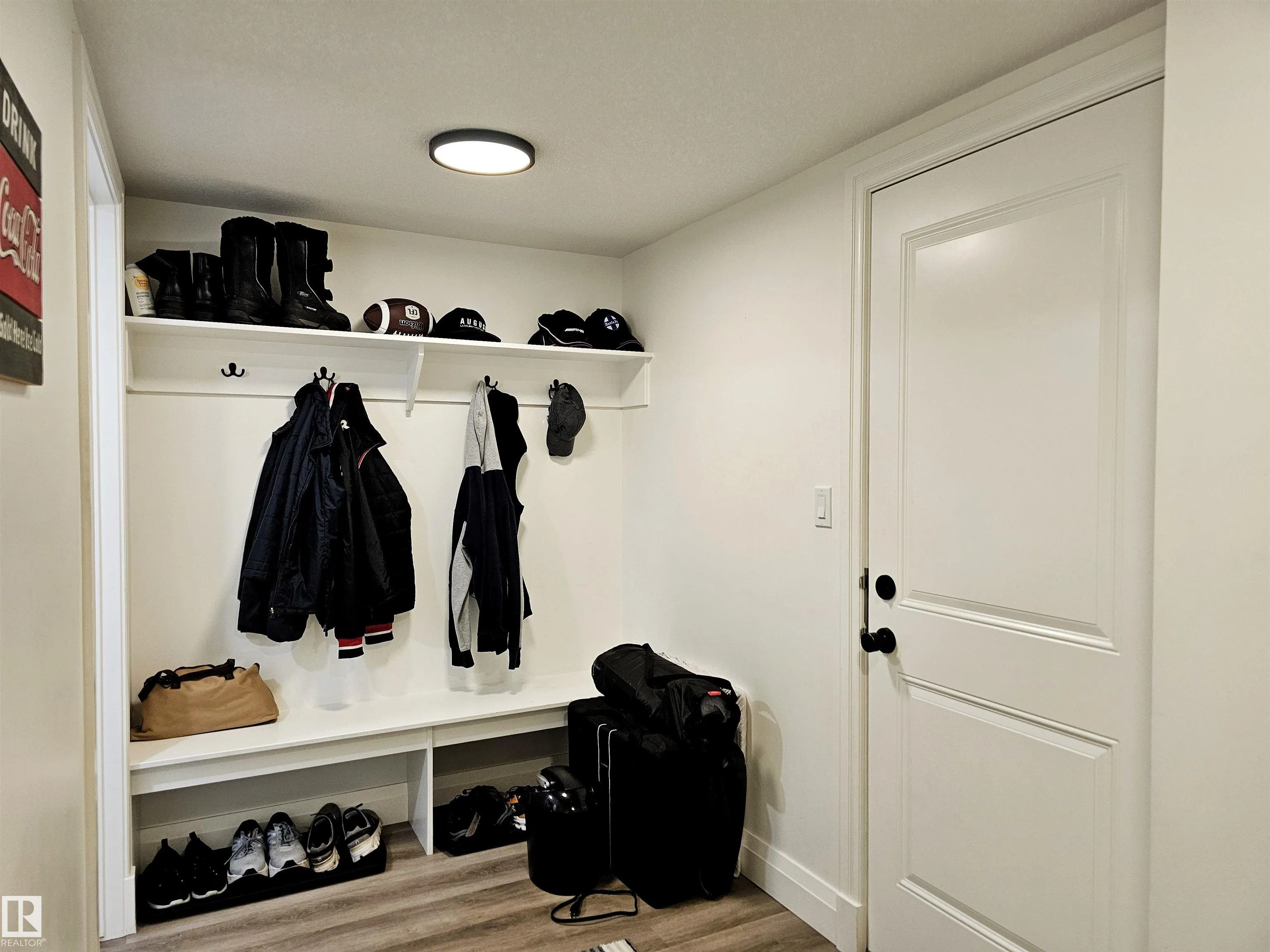 40 LADEROUTE Place