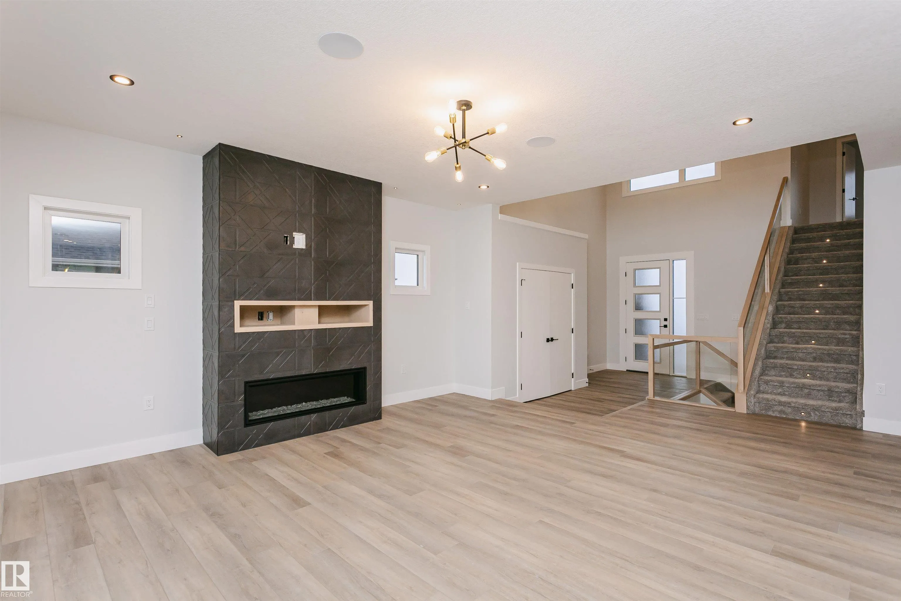 162 EDGEWATER Circle