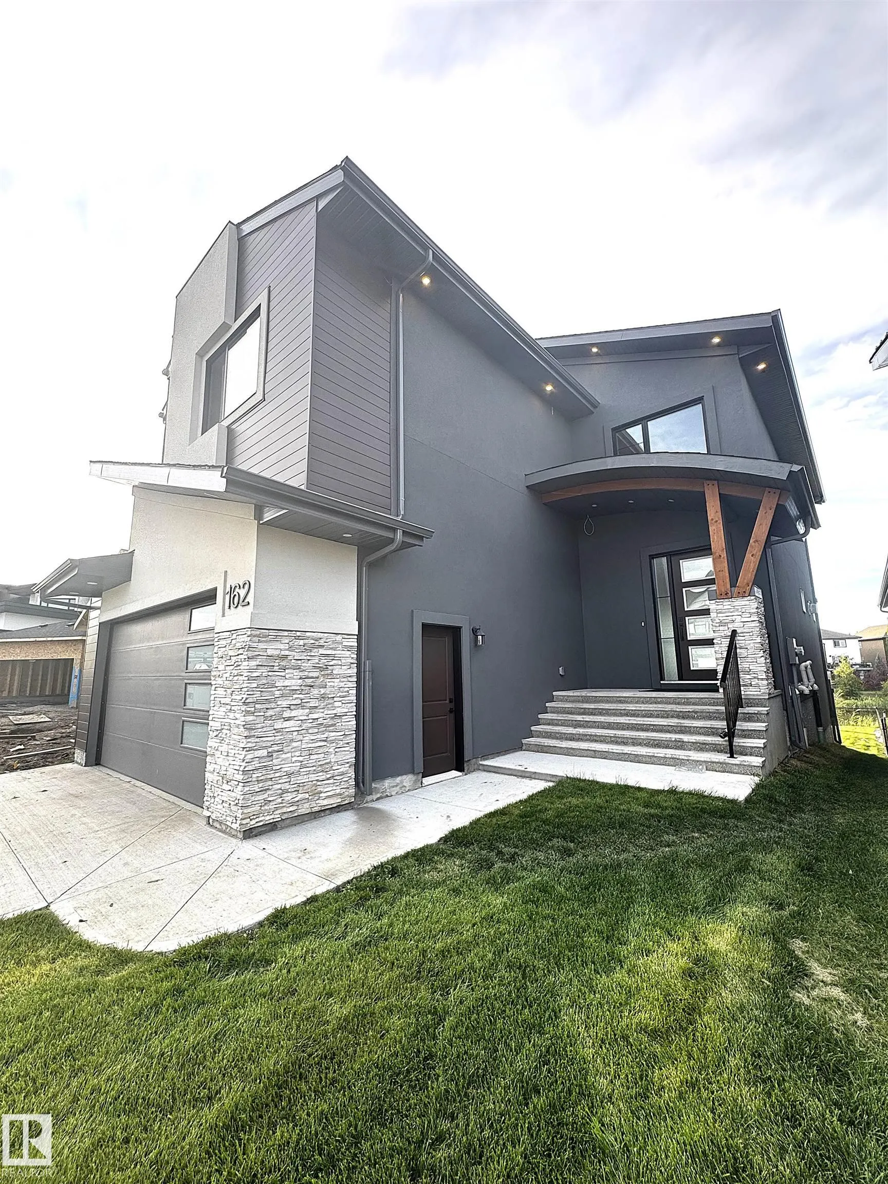 162 EDGEWATER Circle