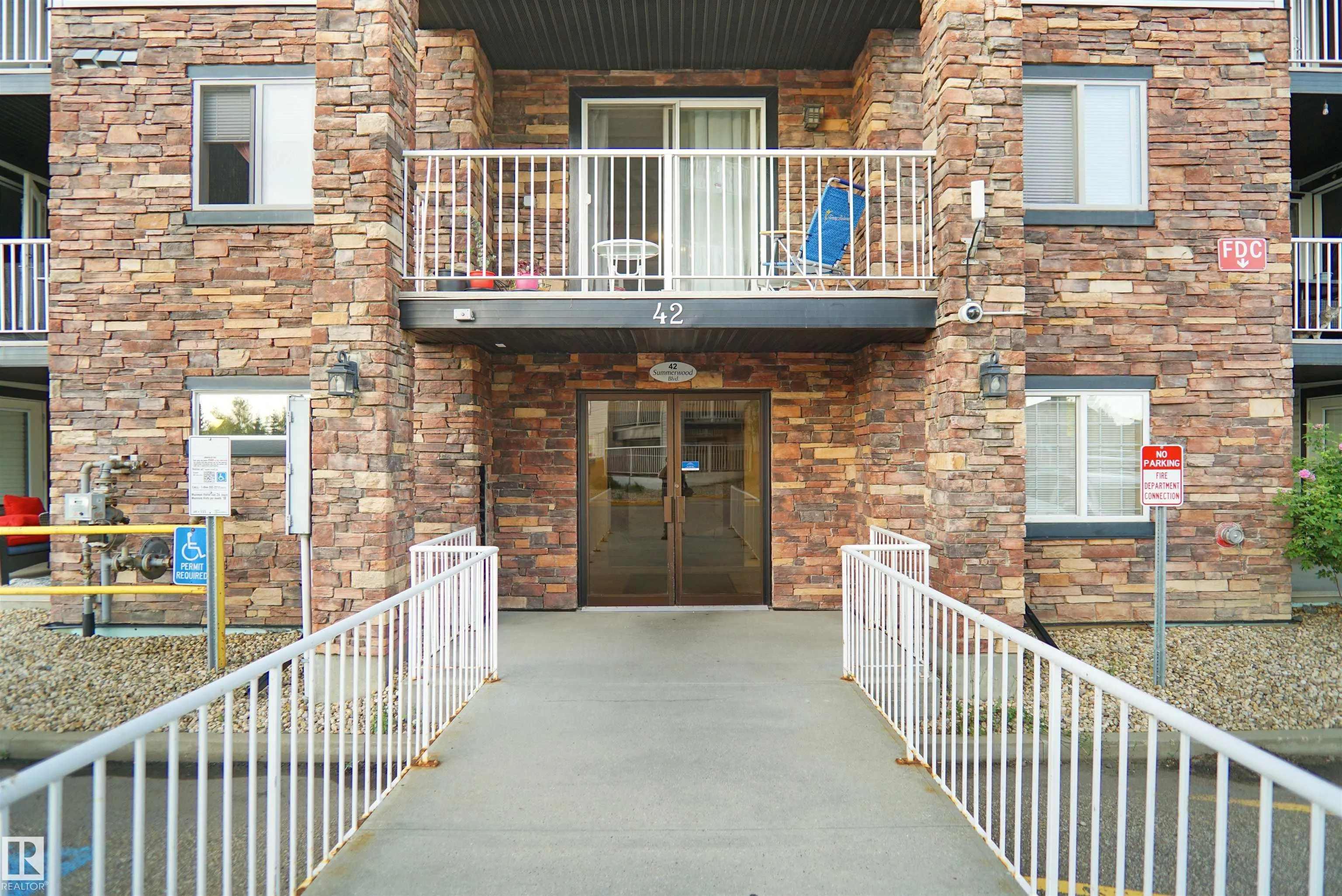 42 SUMMERWOOD Boulevard