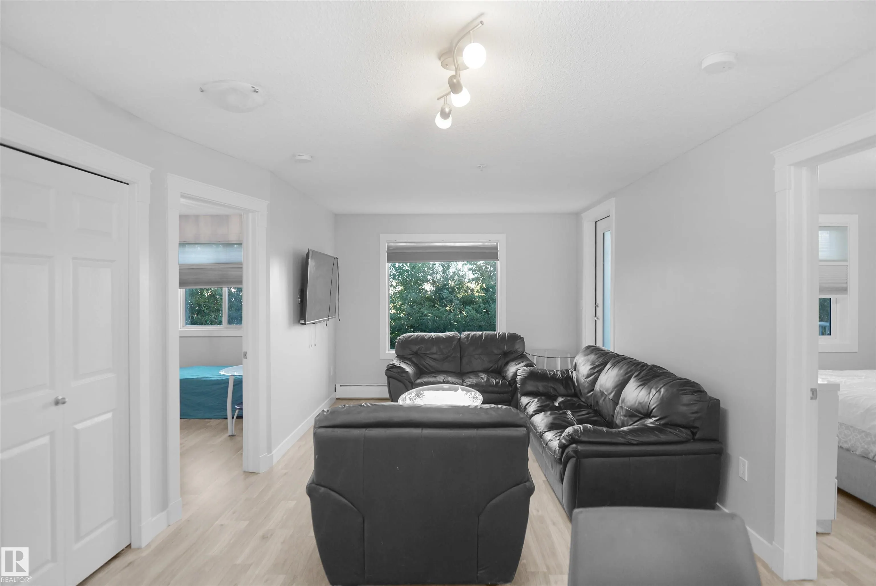 42 SUMMERWOOD Boulevard