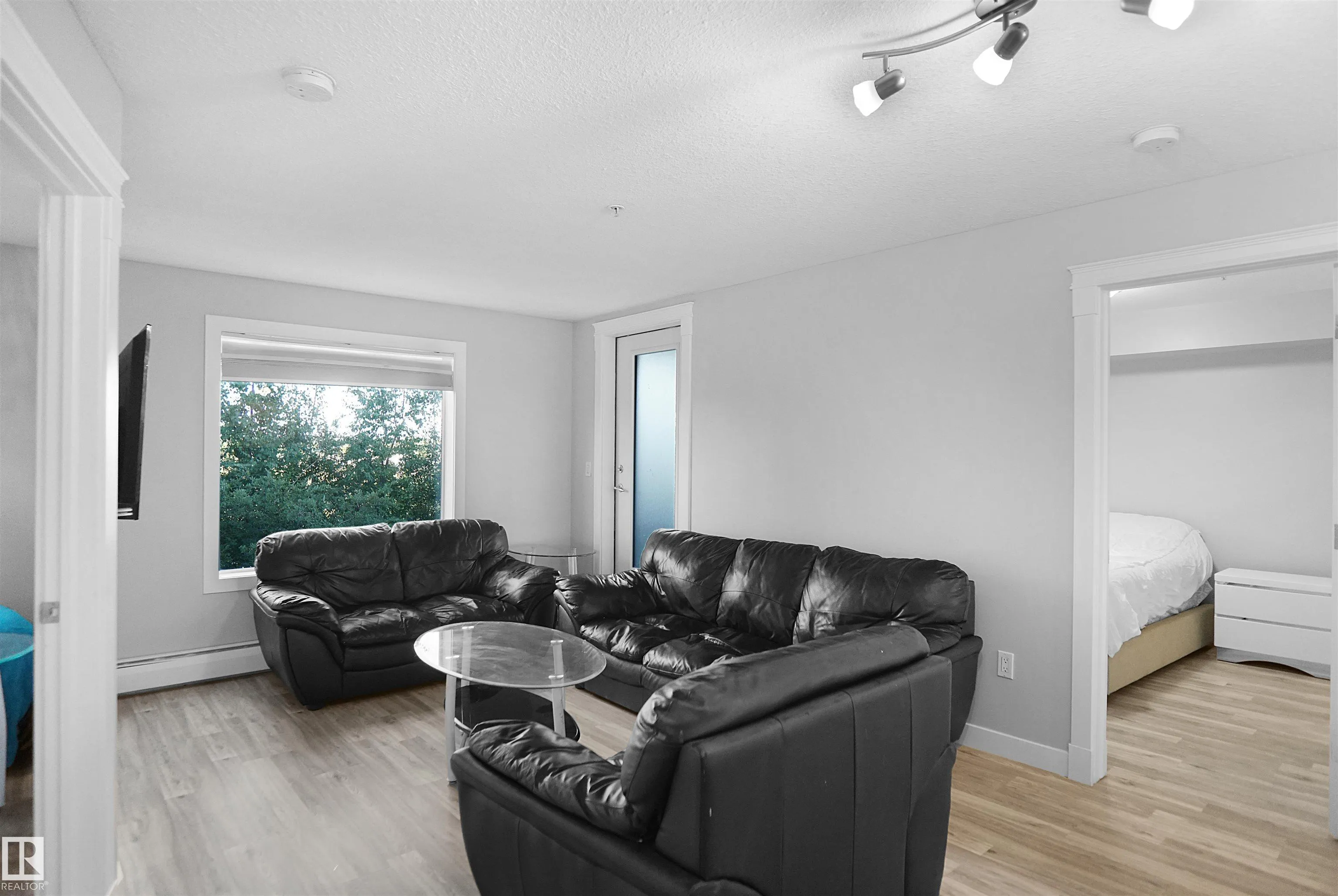42 SUMMERWOOD Boulevard