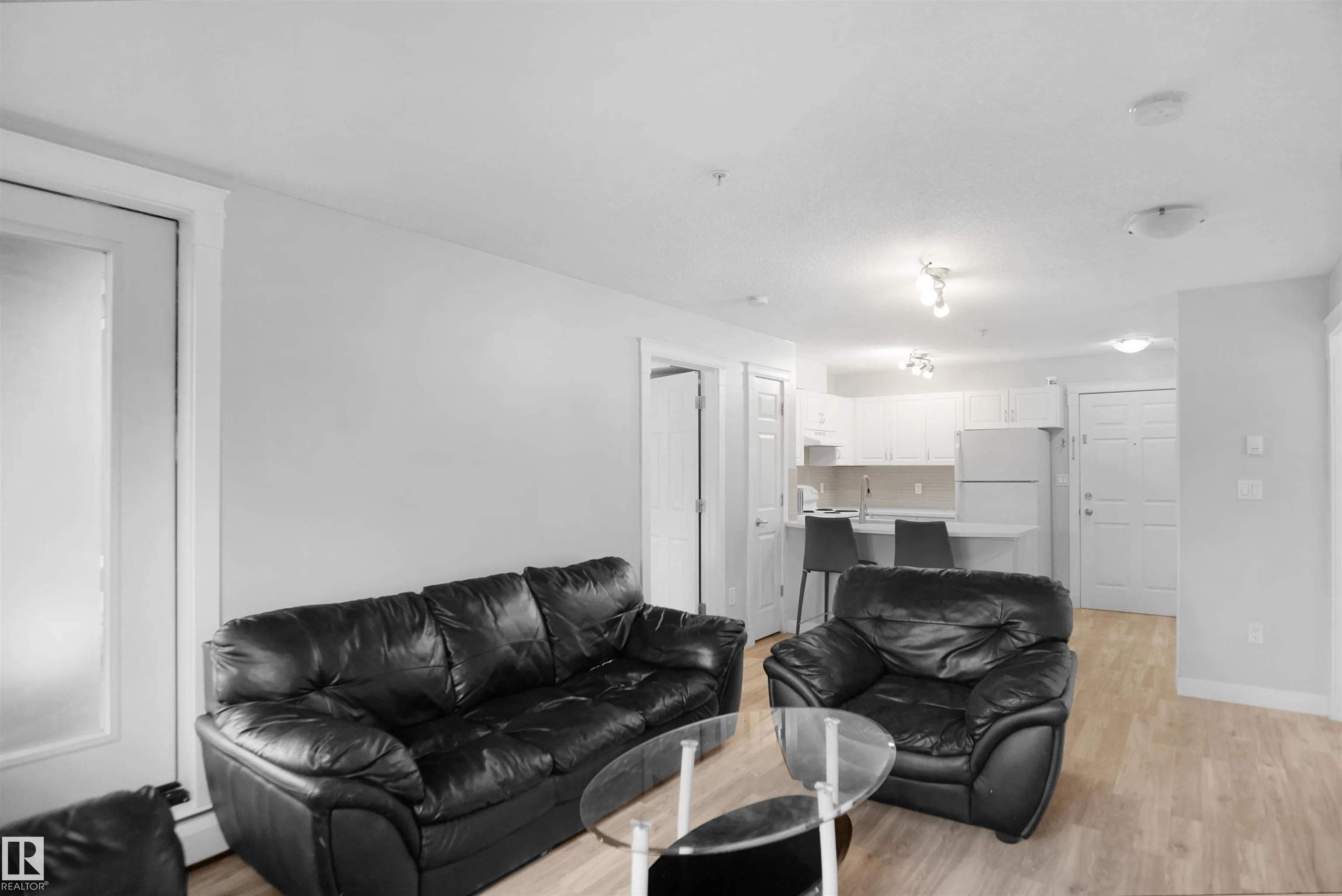 42 SUMMERWOOD Boulevard