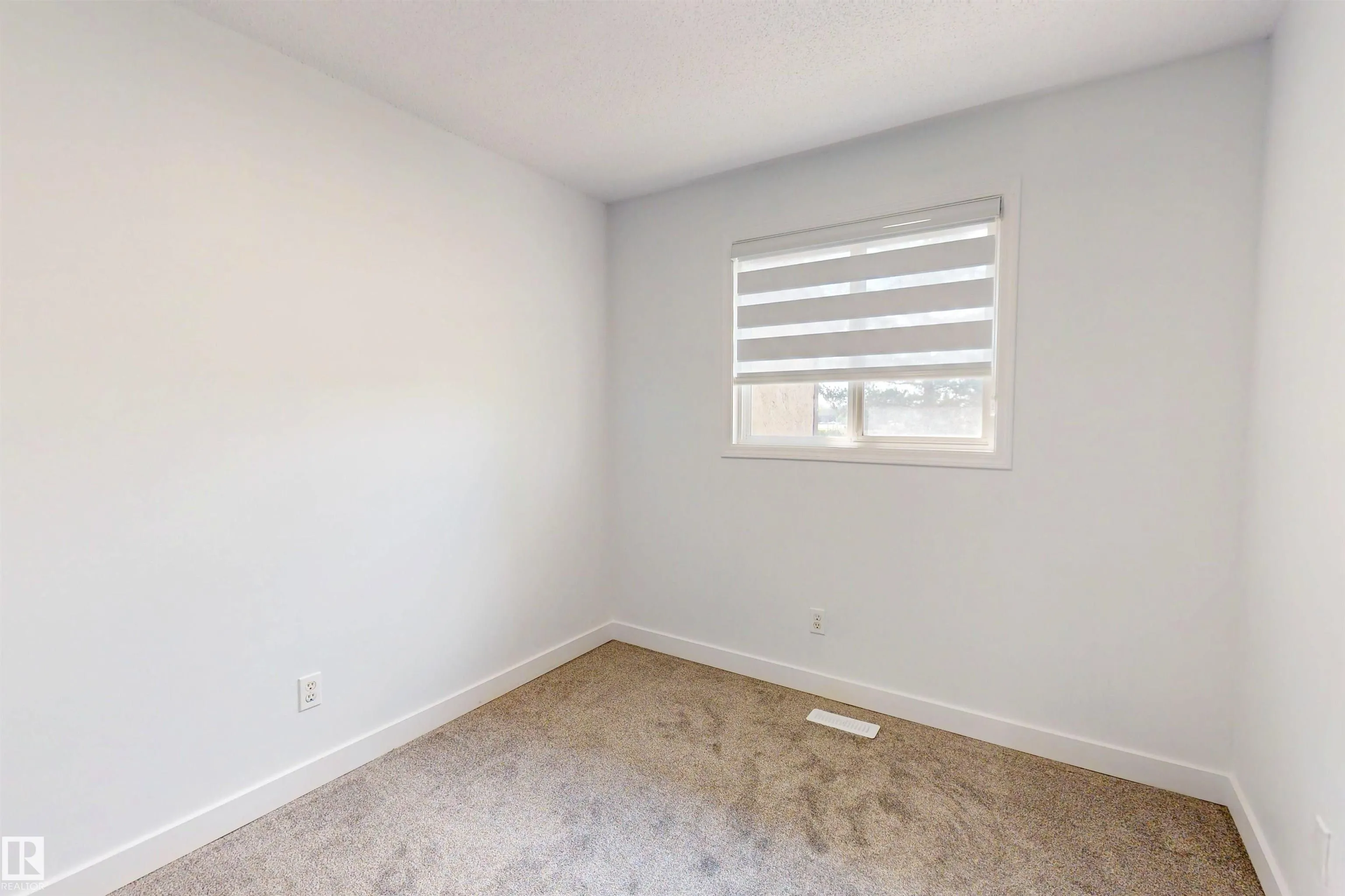 942 LAKEWOOD ROAD