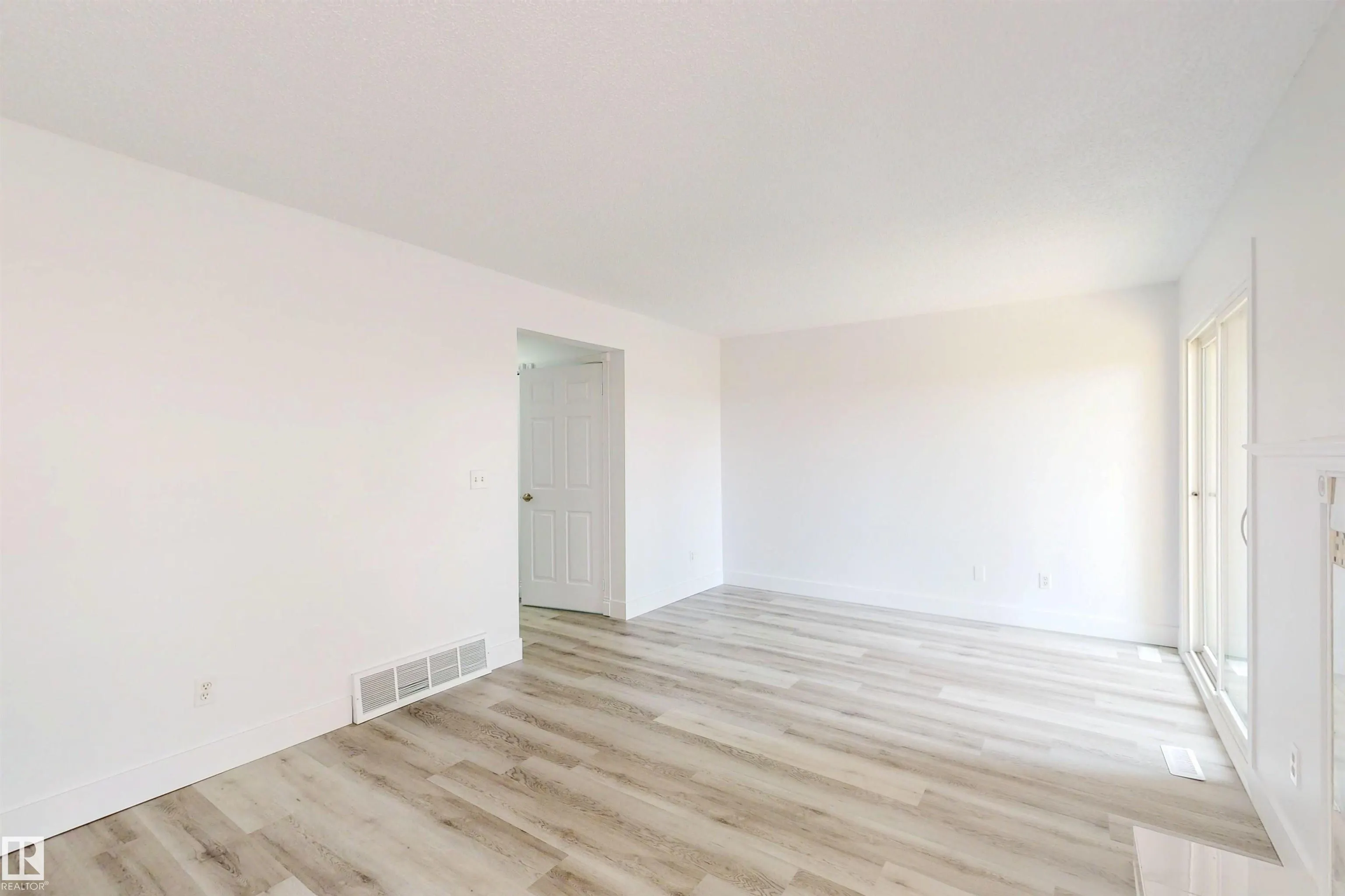 942 LAKEWOOD ROAD