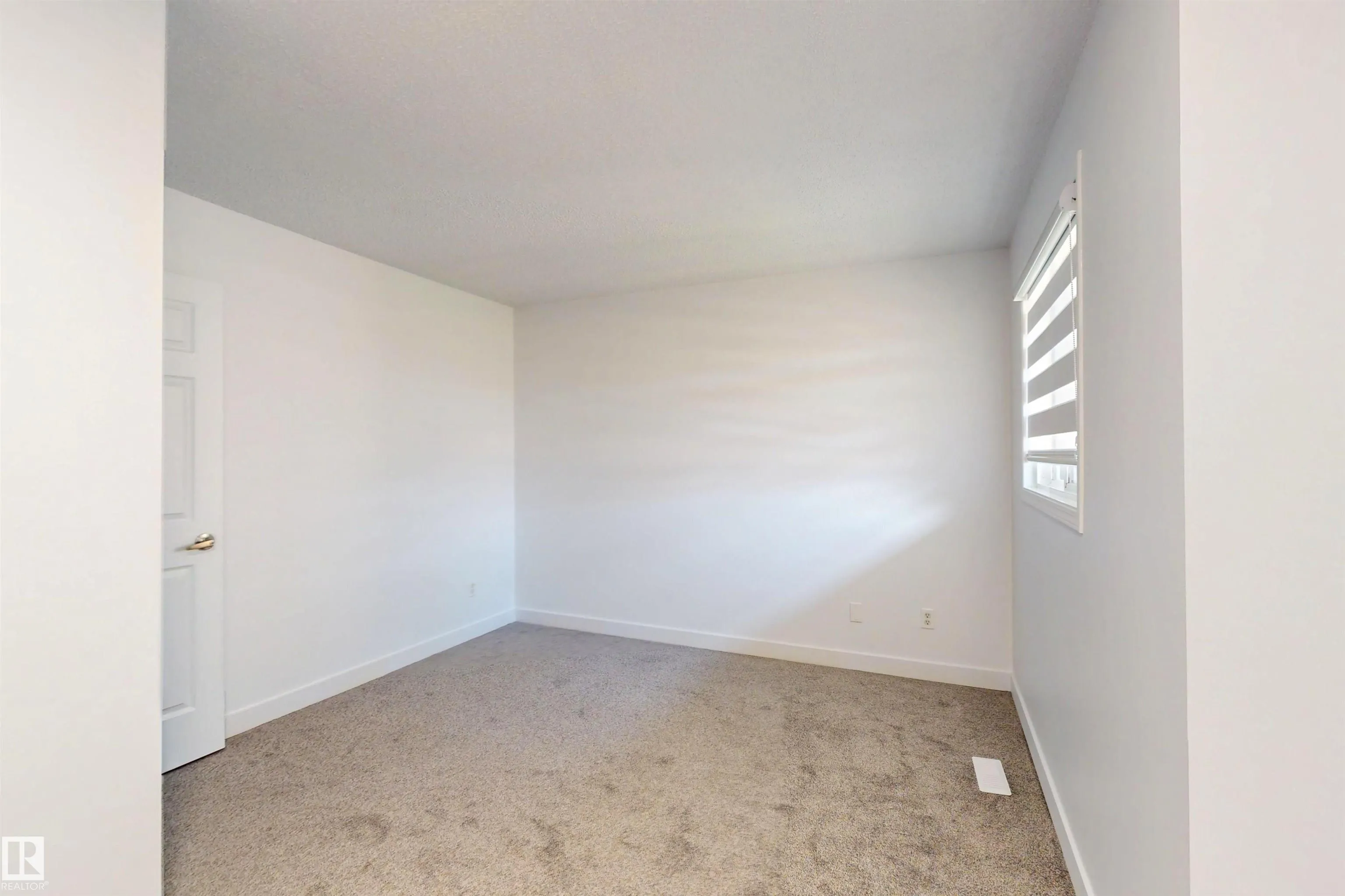 942 LAKEWOOD ROAD