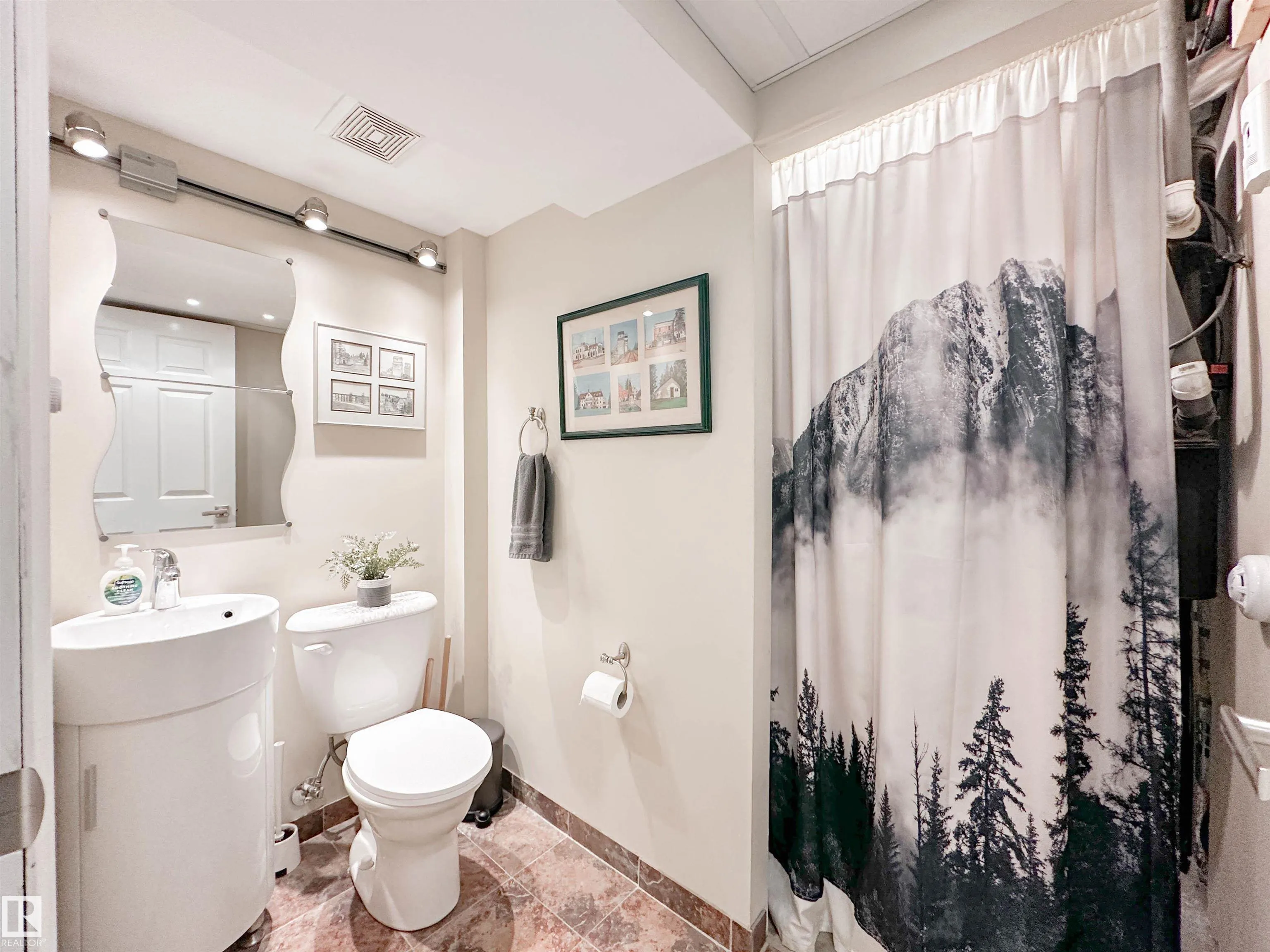 8 WHITEOAKS Estates