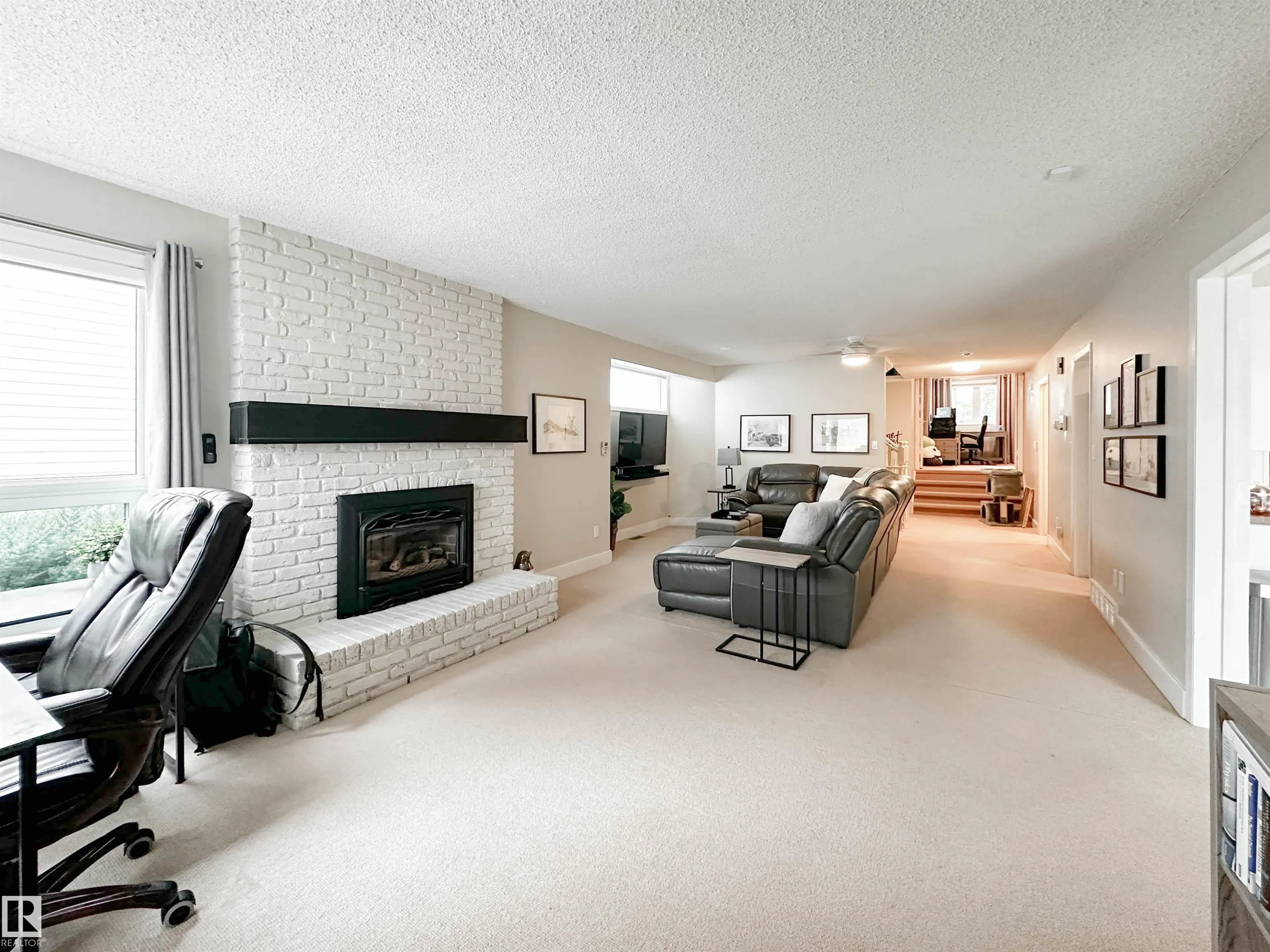 8 WHITEOAKS Estates