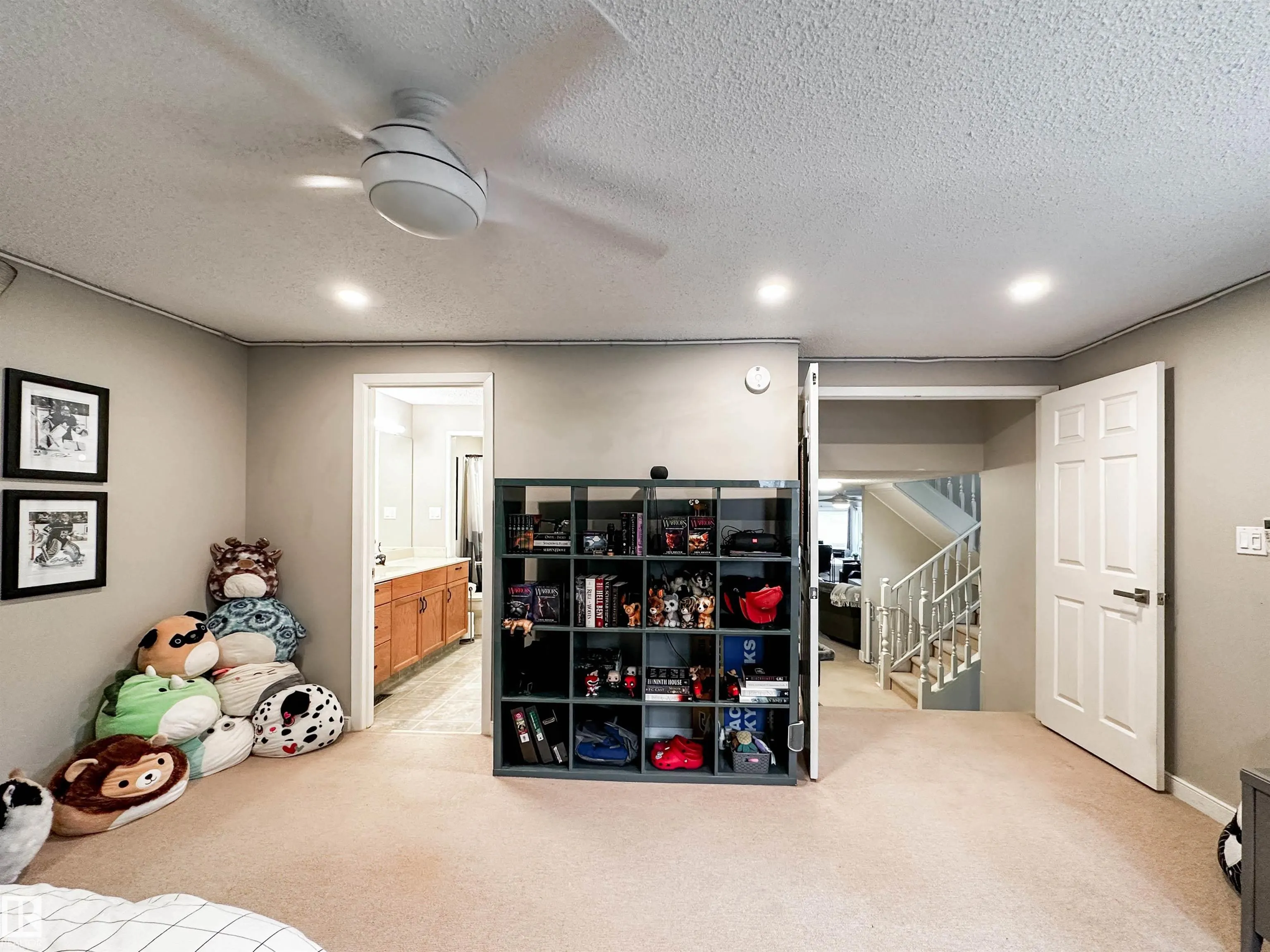 8 WHITEOAKS Estates