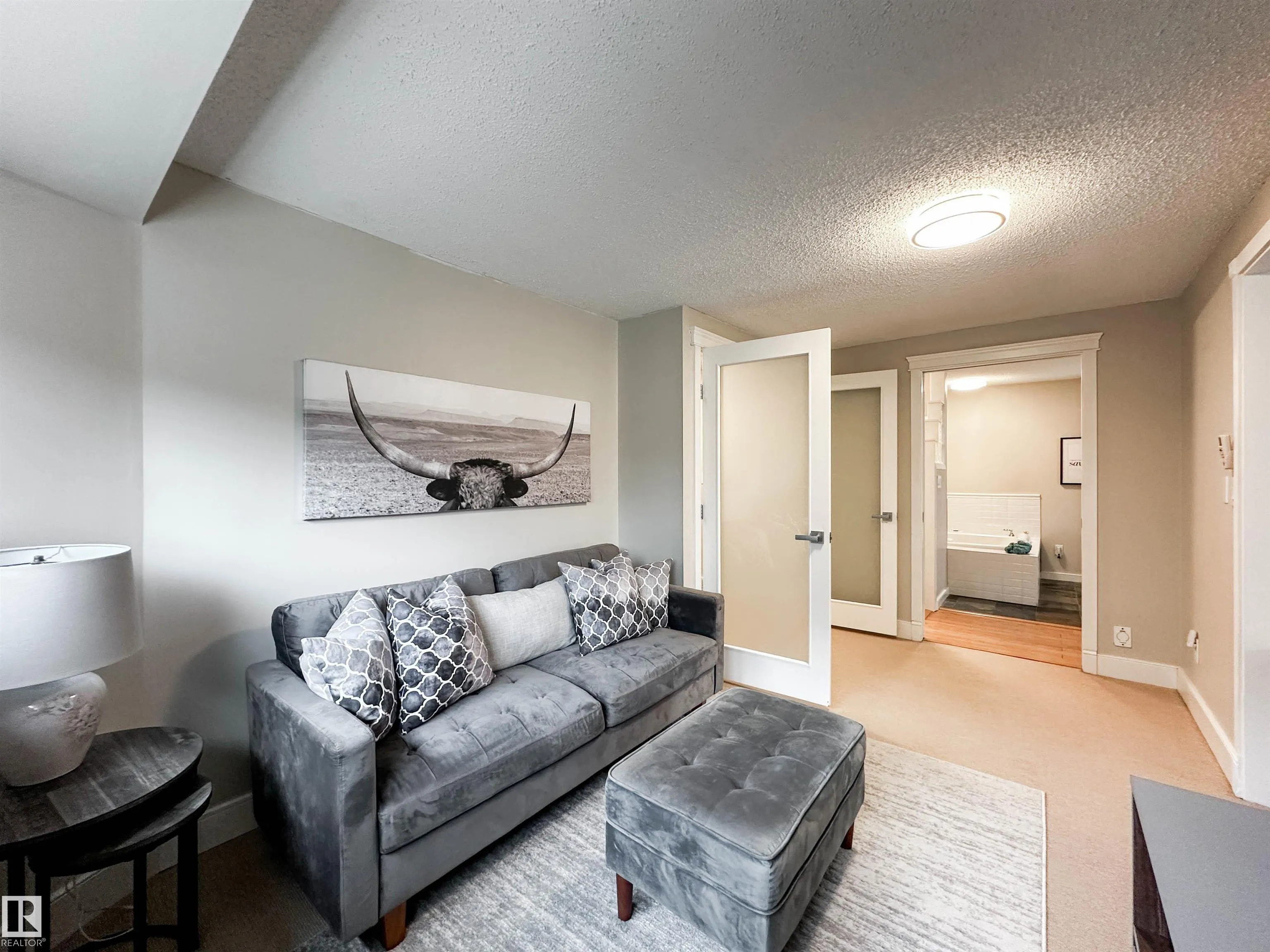8 WHITEOAKS Estates