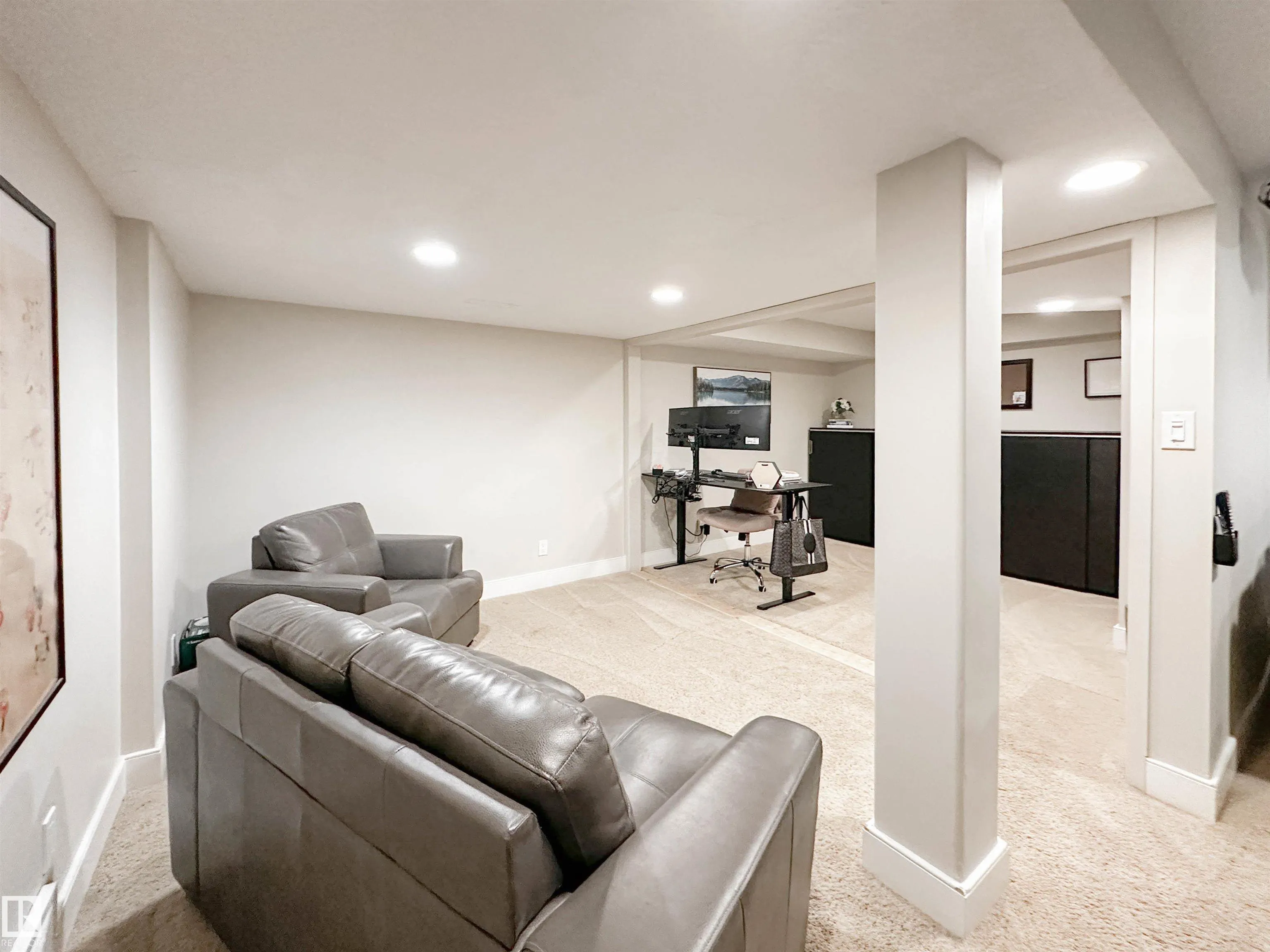 8 WHITEOAKS Estates