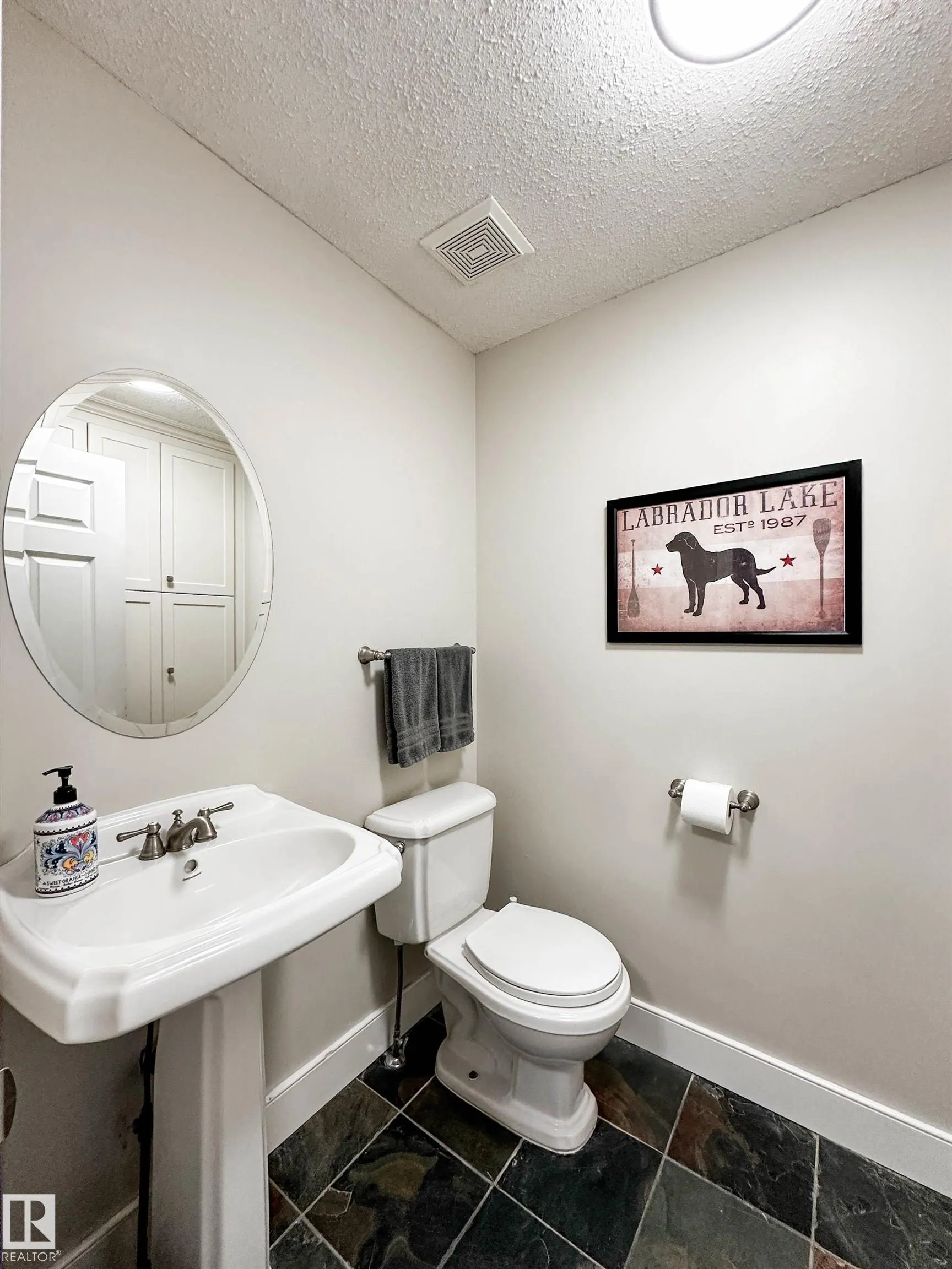 8 WHITEOAKS Estates