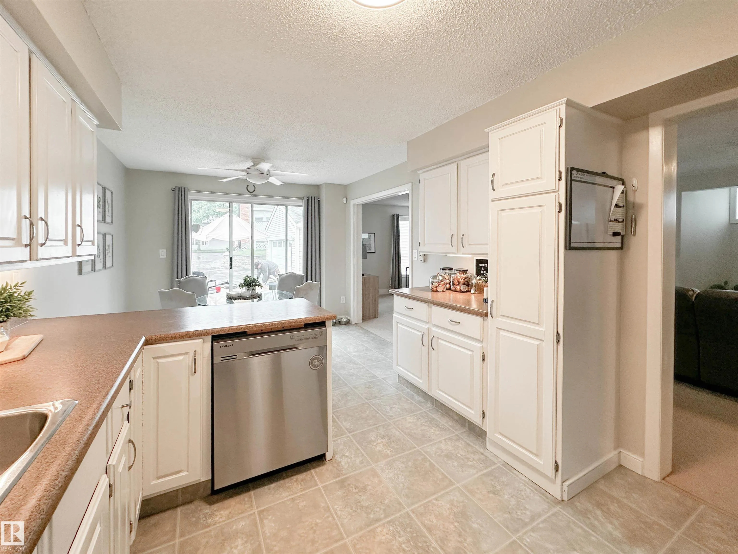8 WHITEOAKS Estates