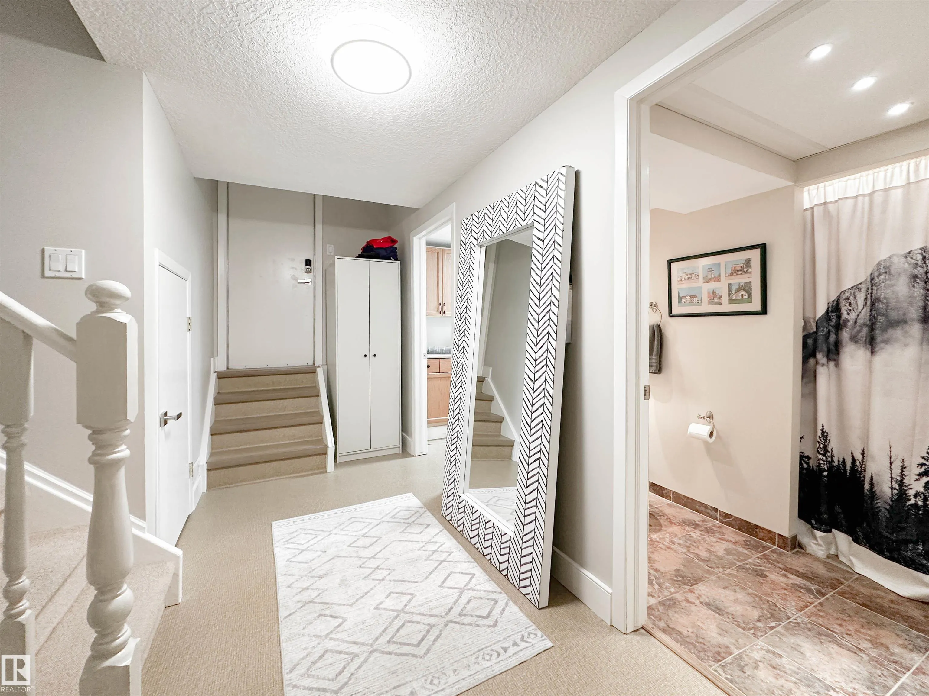 8 WHITEOAKS Estates