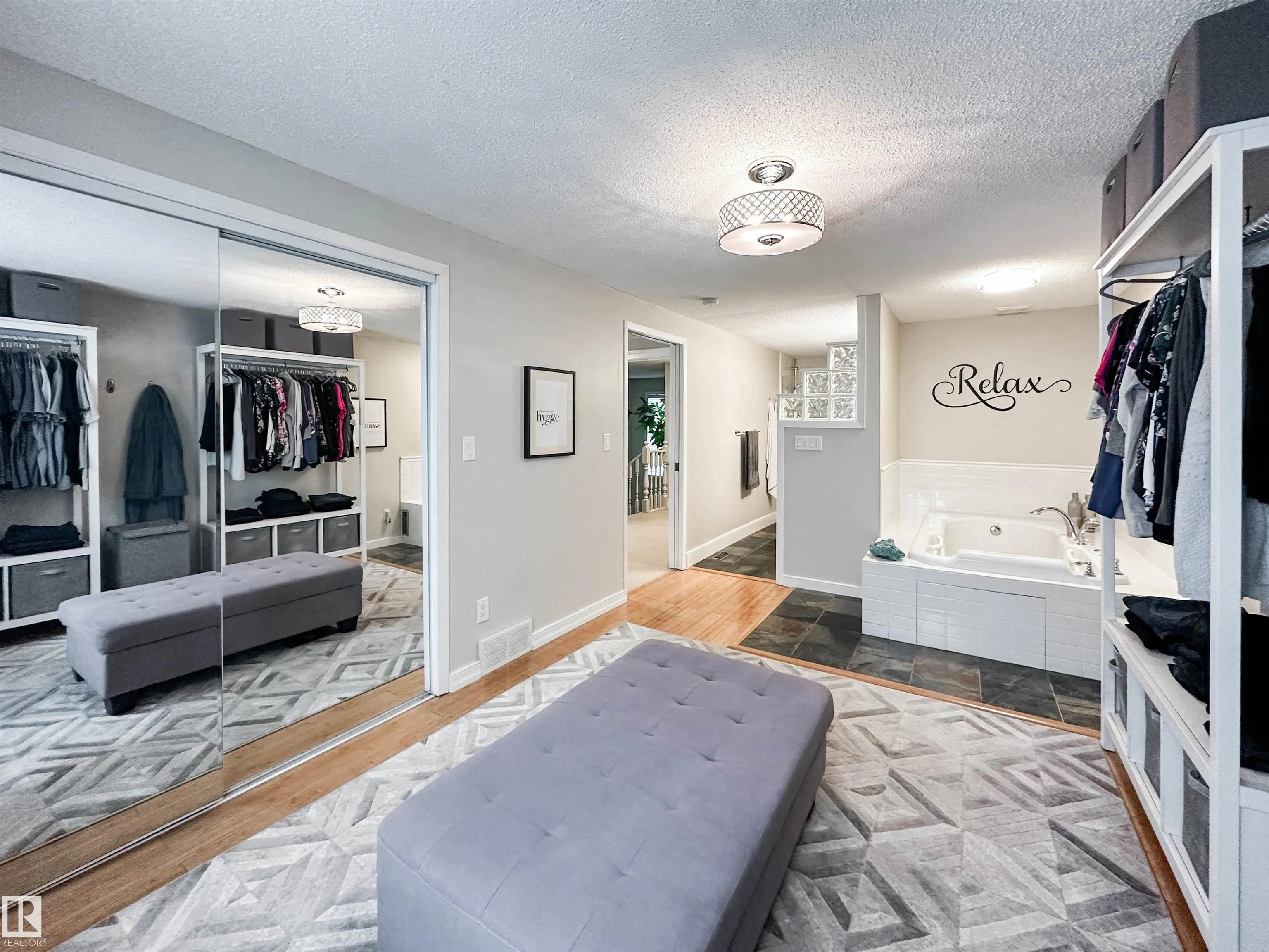 8 WHITEOAKS Estates