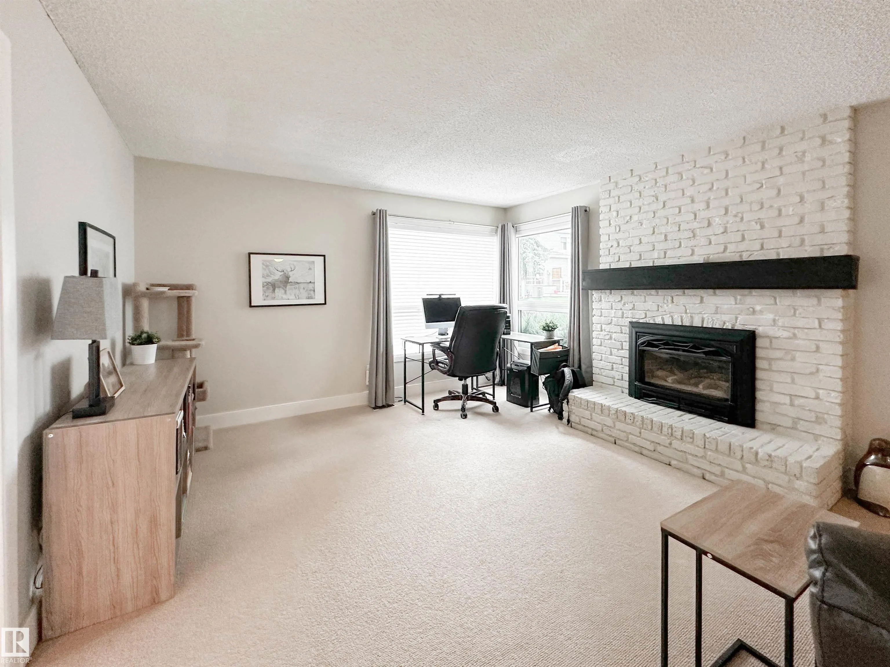 8 WHITEOAKS Estates