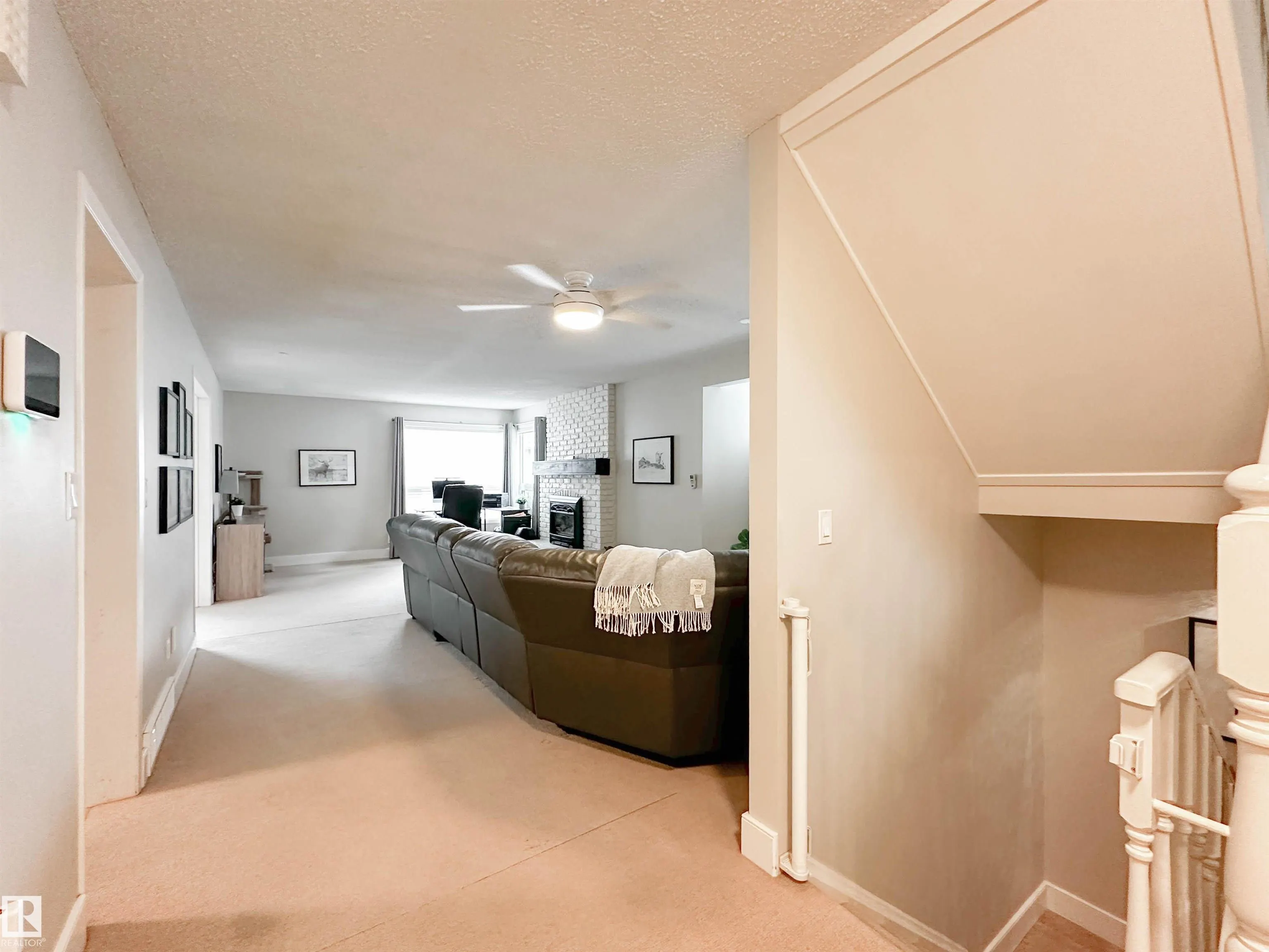 8 WHITEOAKS Estates