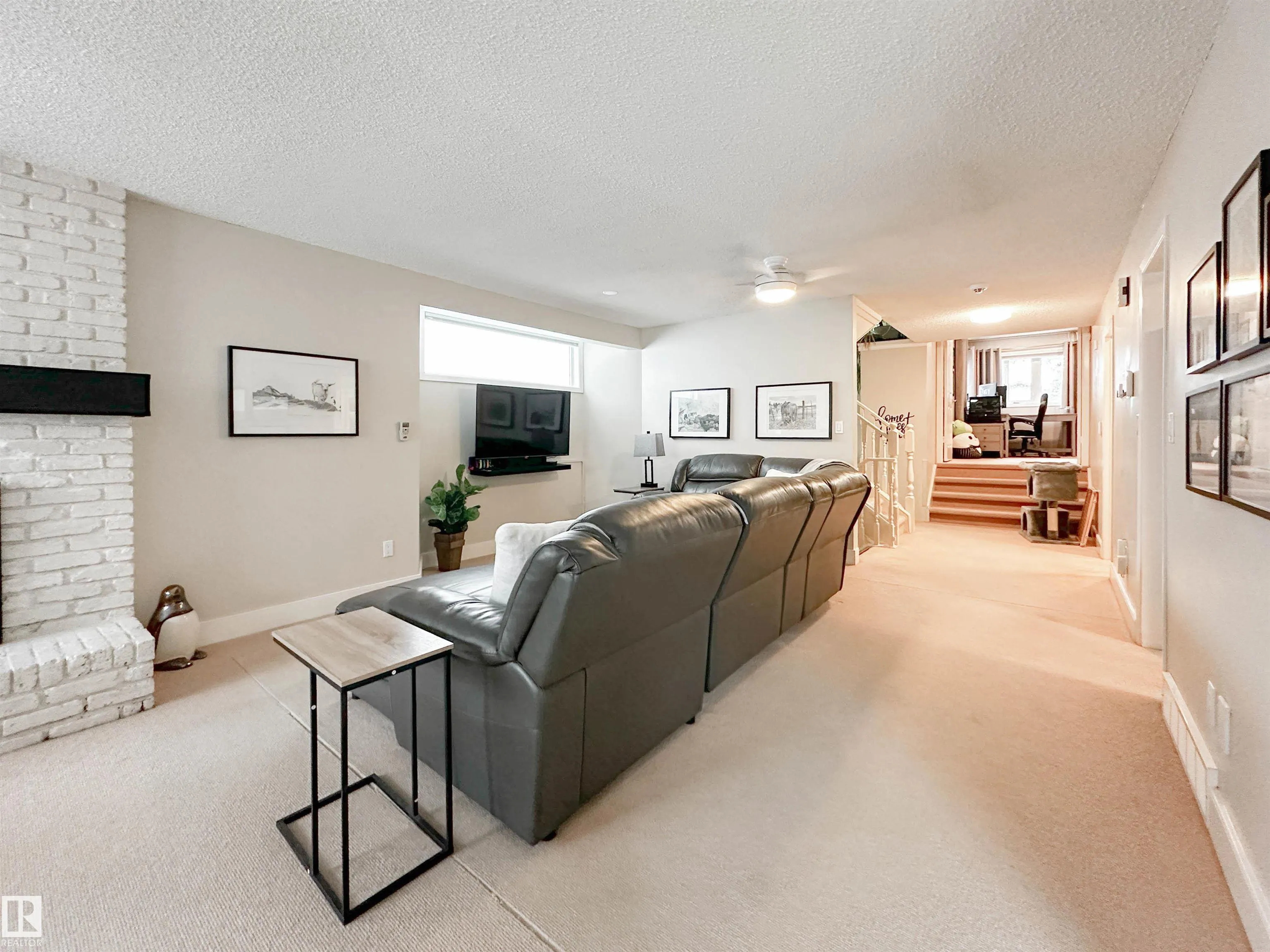 8 WHITEOAKS Estates