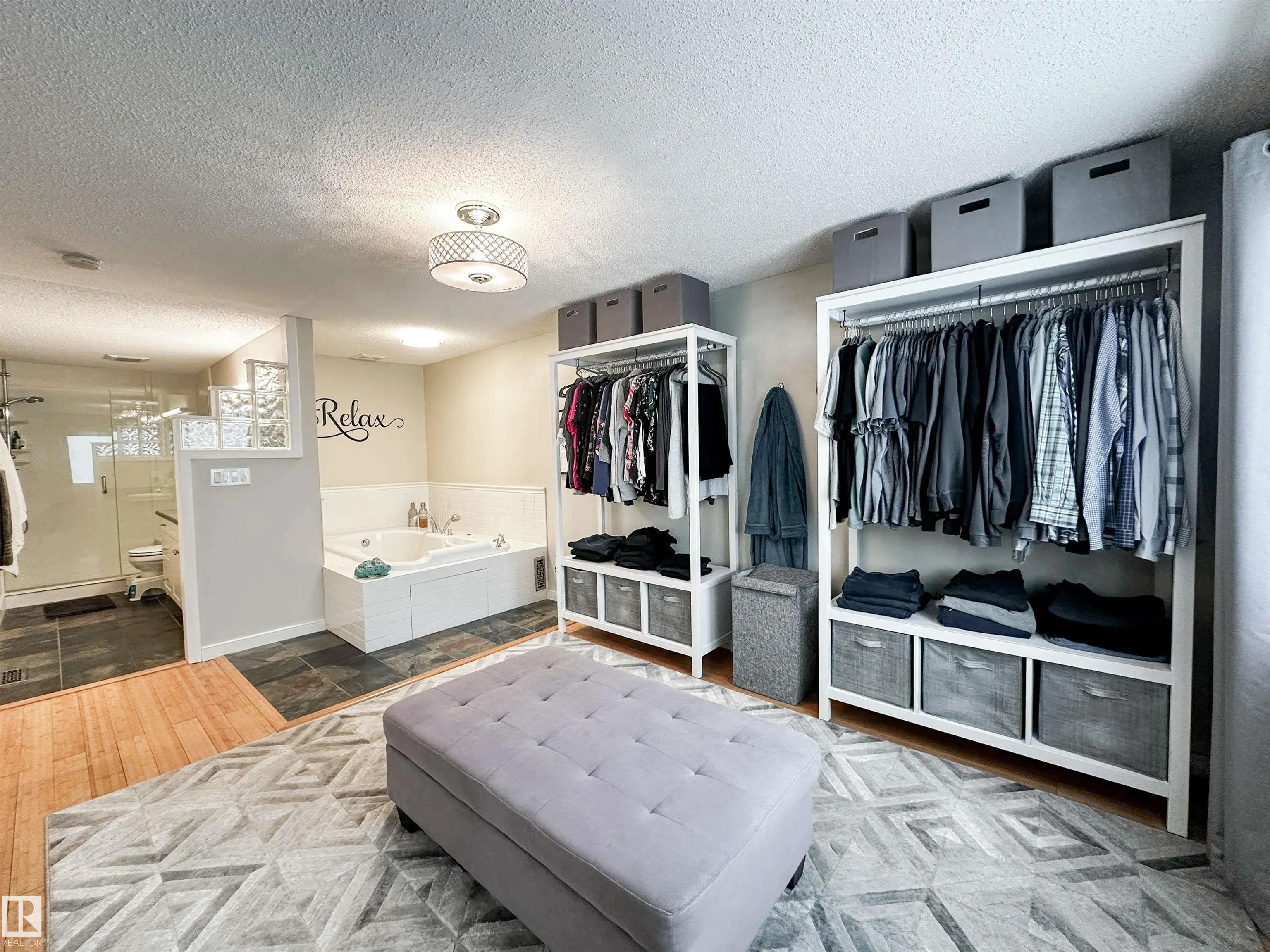 8 WHITEOAKS Estates