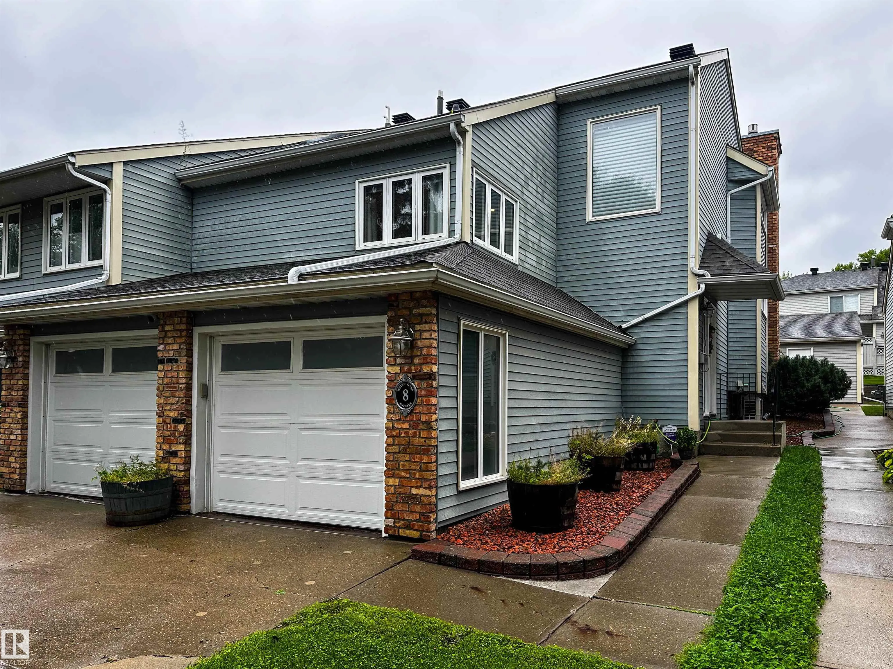 8 WHITEOAKS Estates