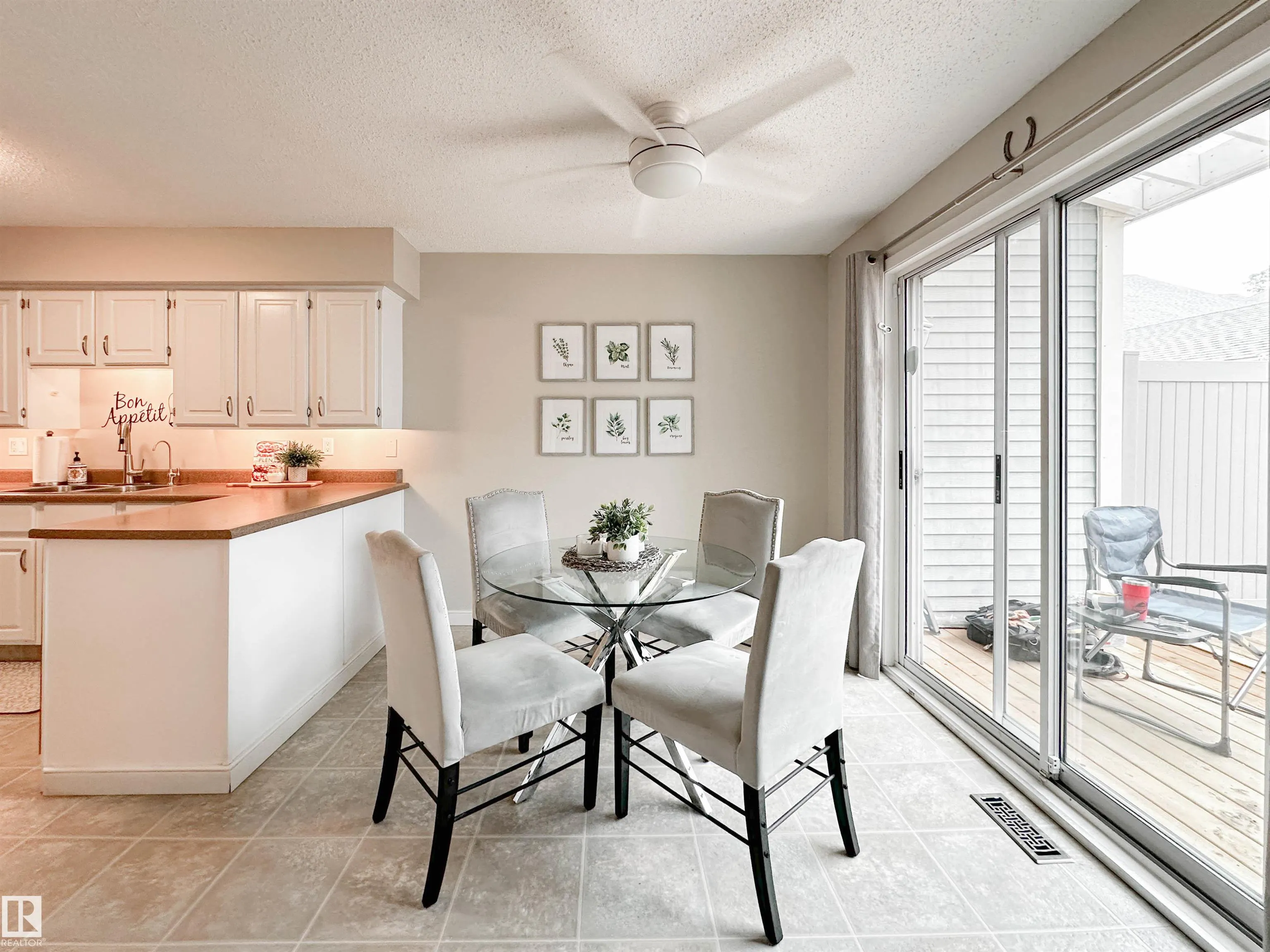 8 WHITEOAKS Estates