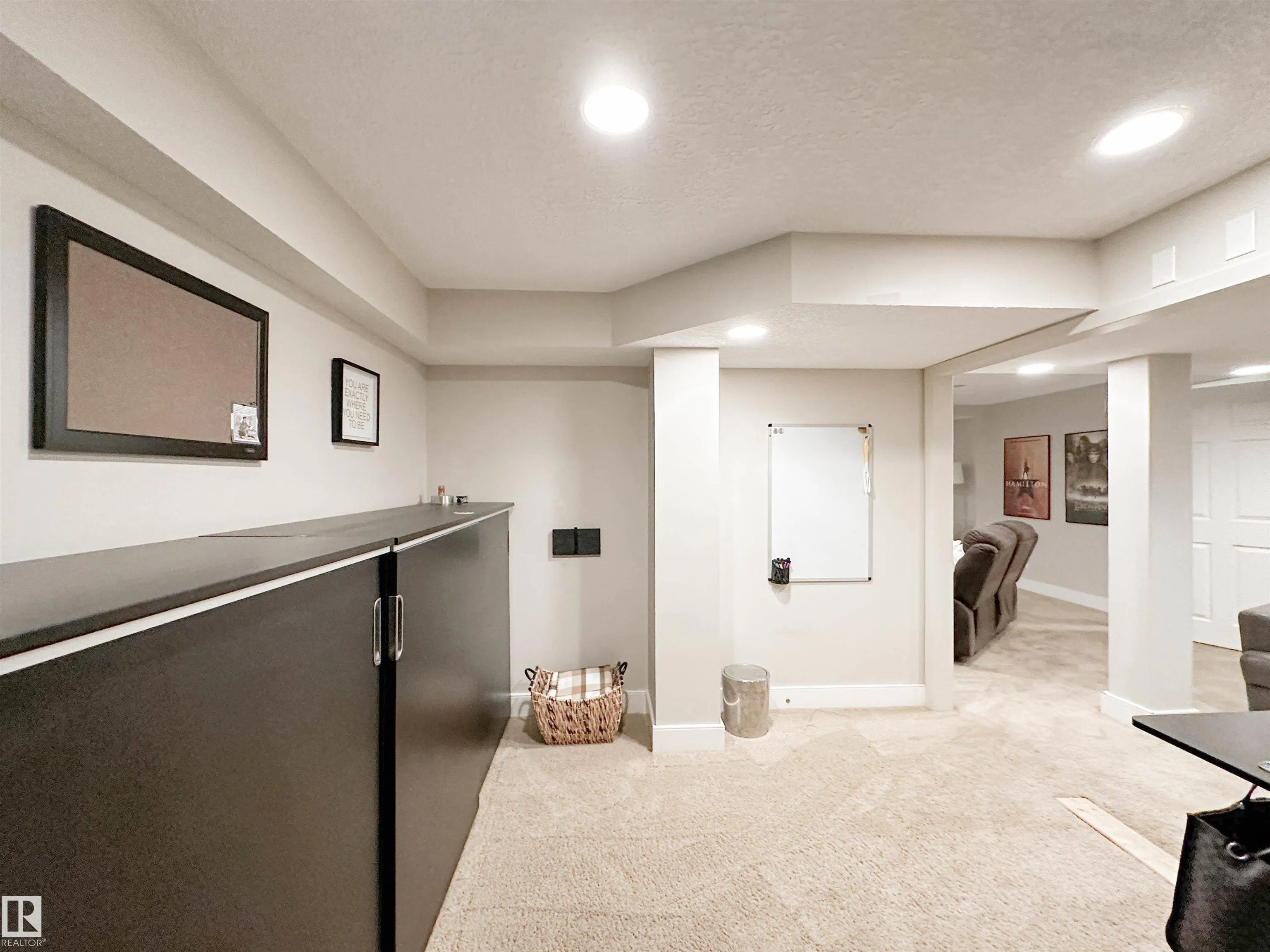 8 WHITEOAKS Estates