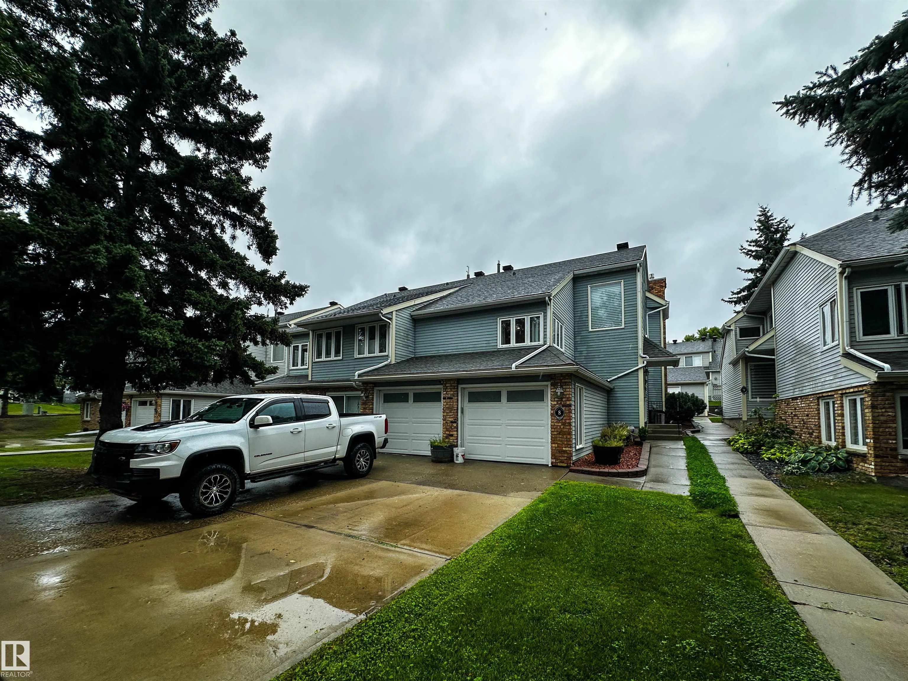 8 WHITEOAKS Estates