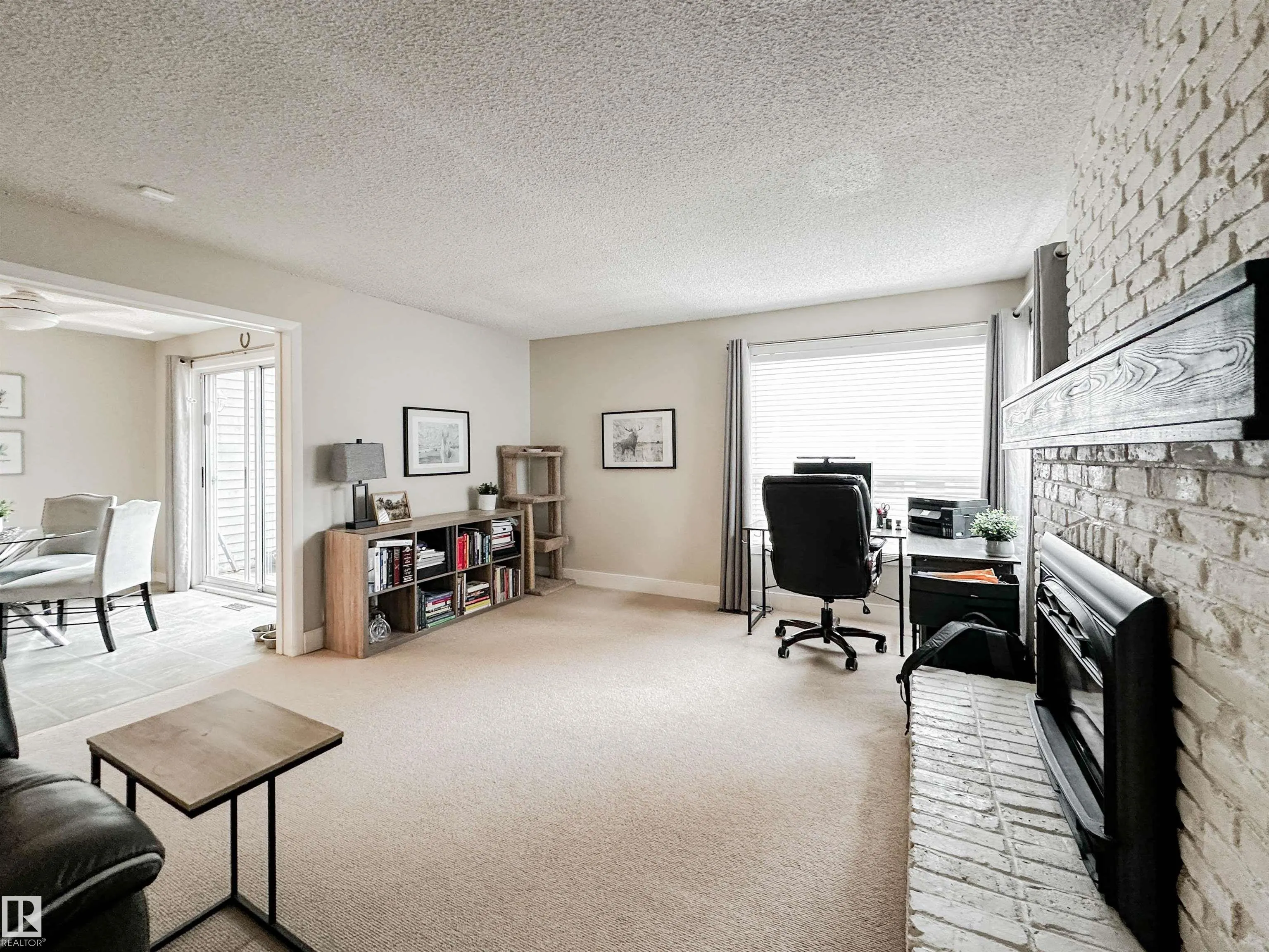 8 WHITEOAKS Estates