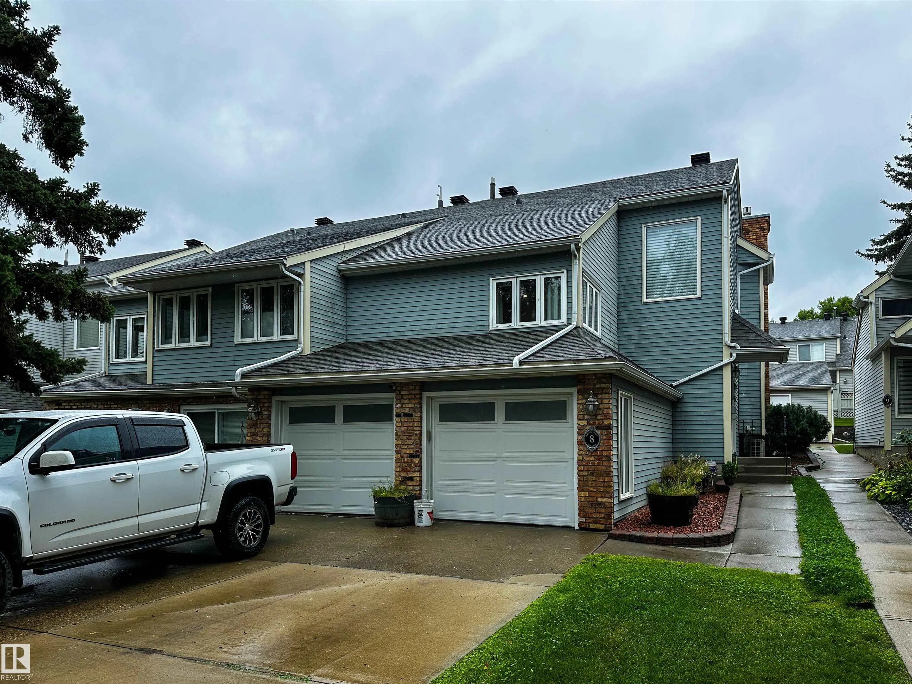 8 WHITEOAKS Estates