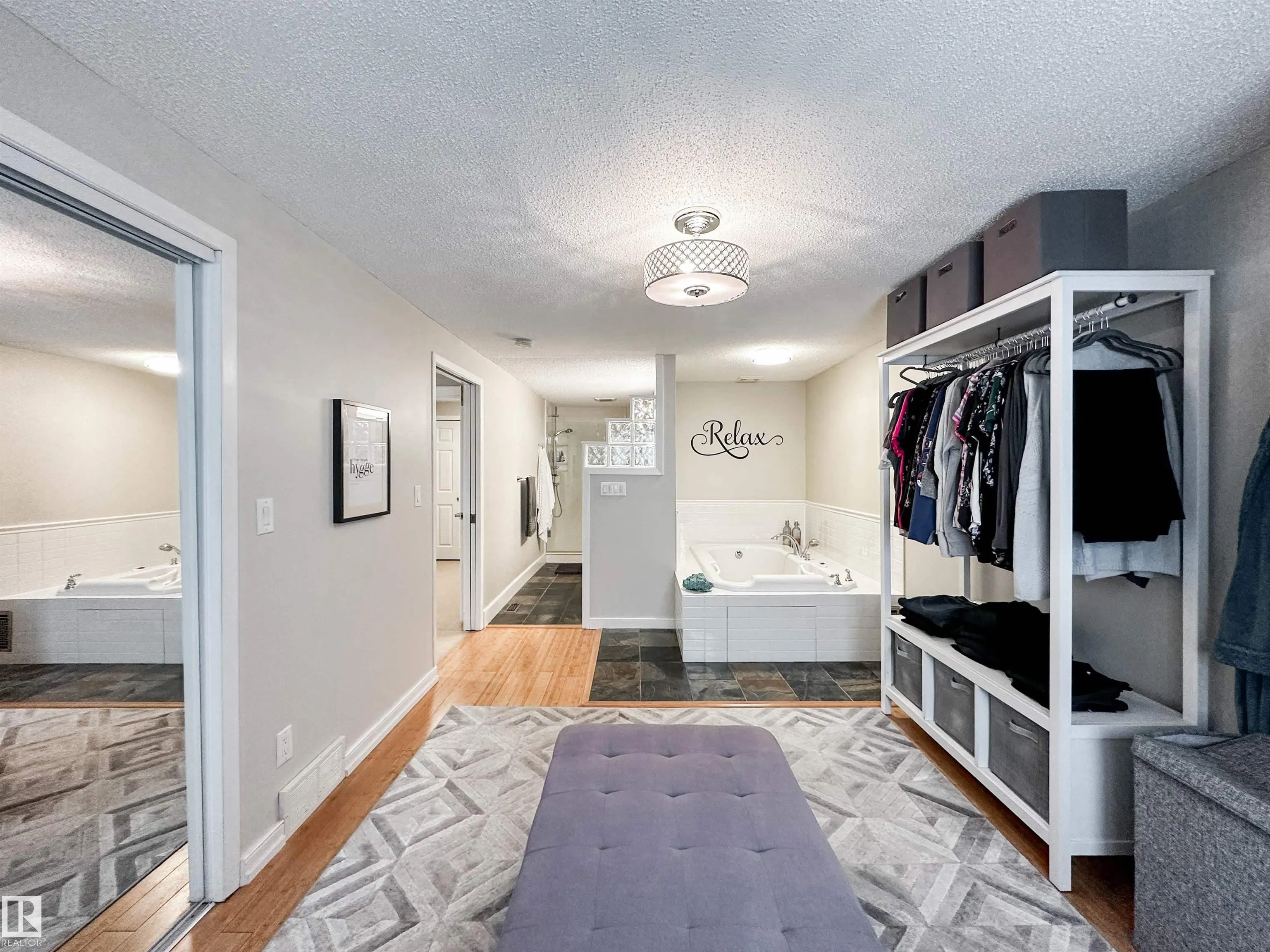 8 WHITEOAKS Estates