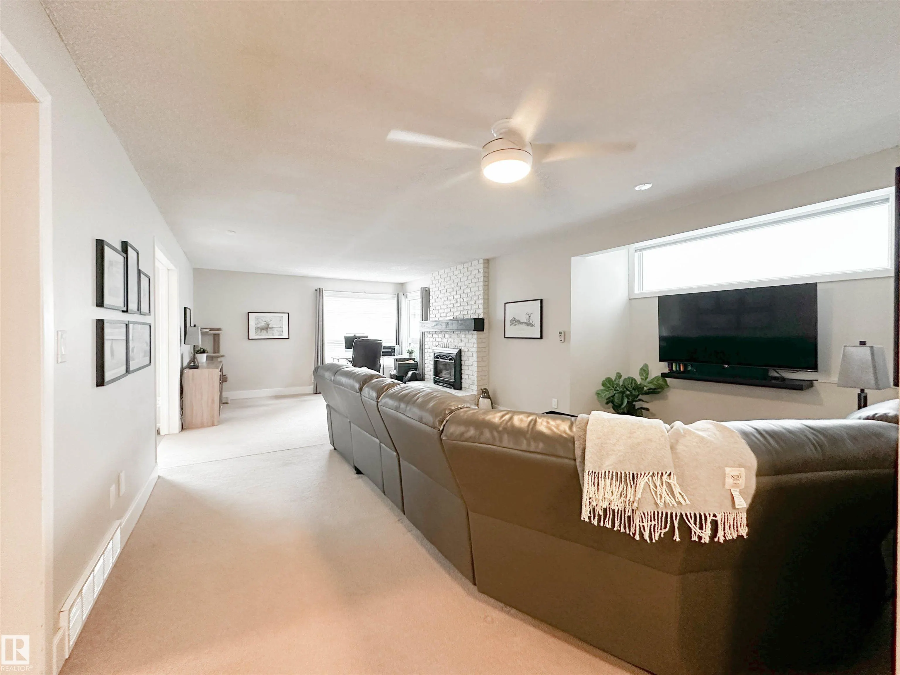 8 WHITEOAKS Estates