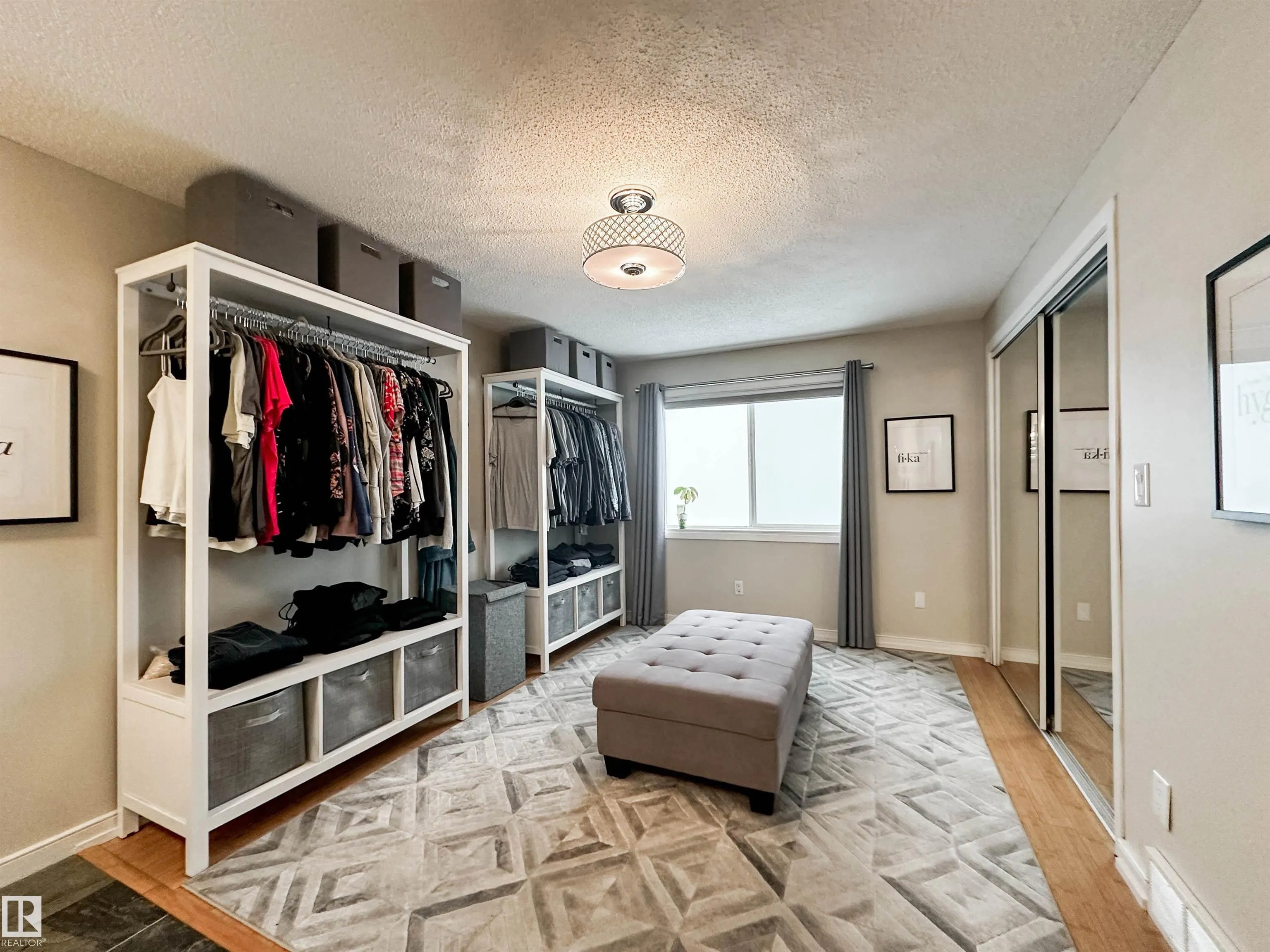 8 WHITEOAKS Estates
