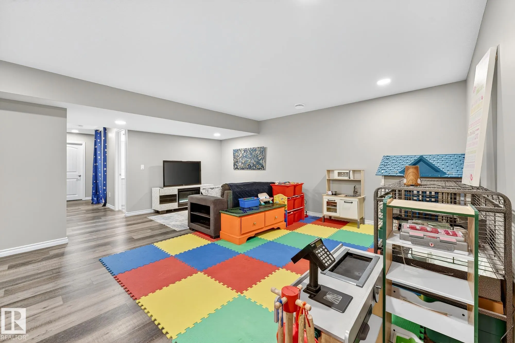 229 CALEDON Crescent